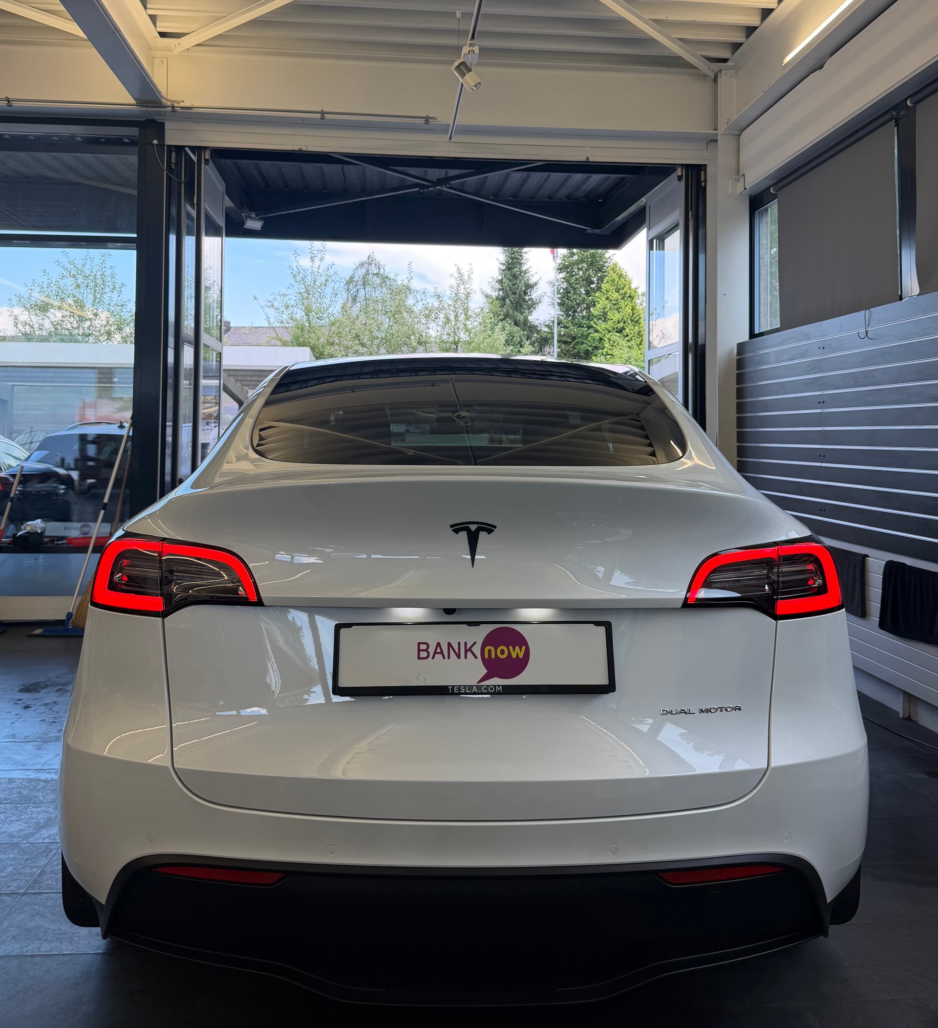 TESLA Model Y Long Range D-image-5