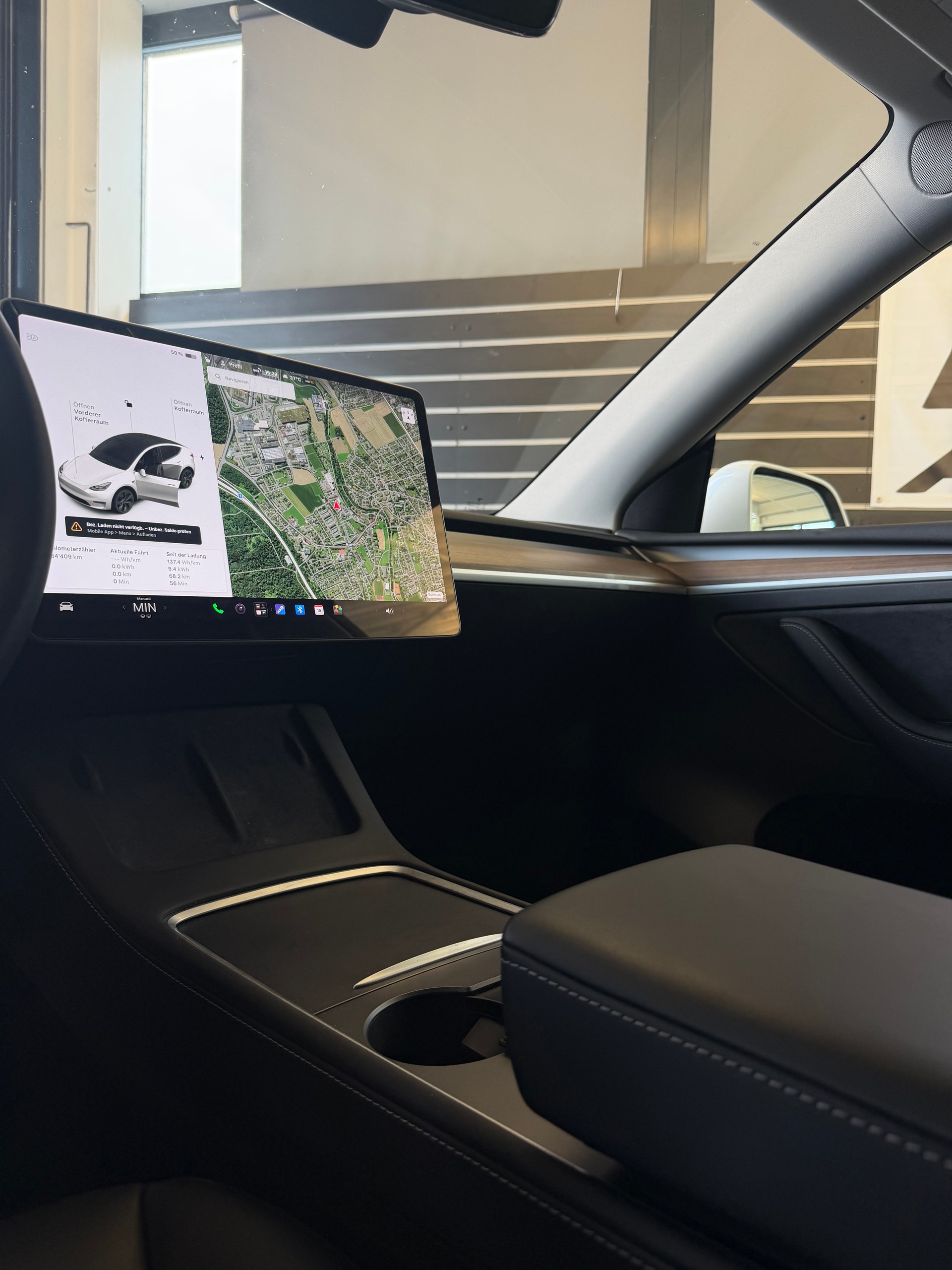 TESLA Model Y Long Range D-image-11