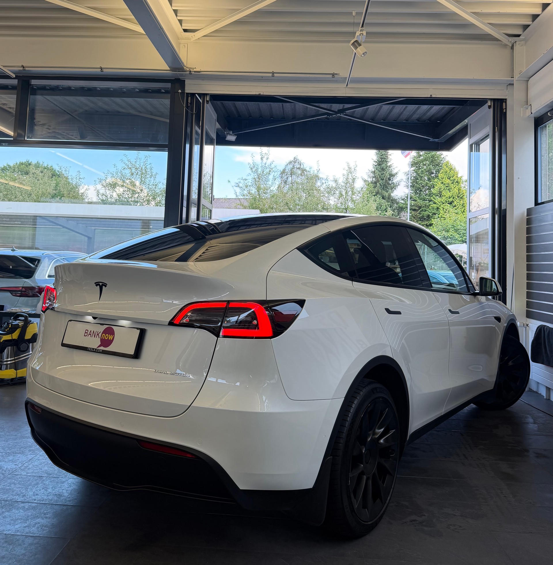 TESLA Model Y Long Range D-image-3