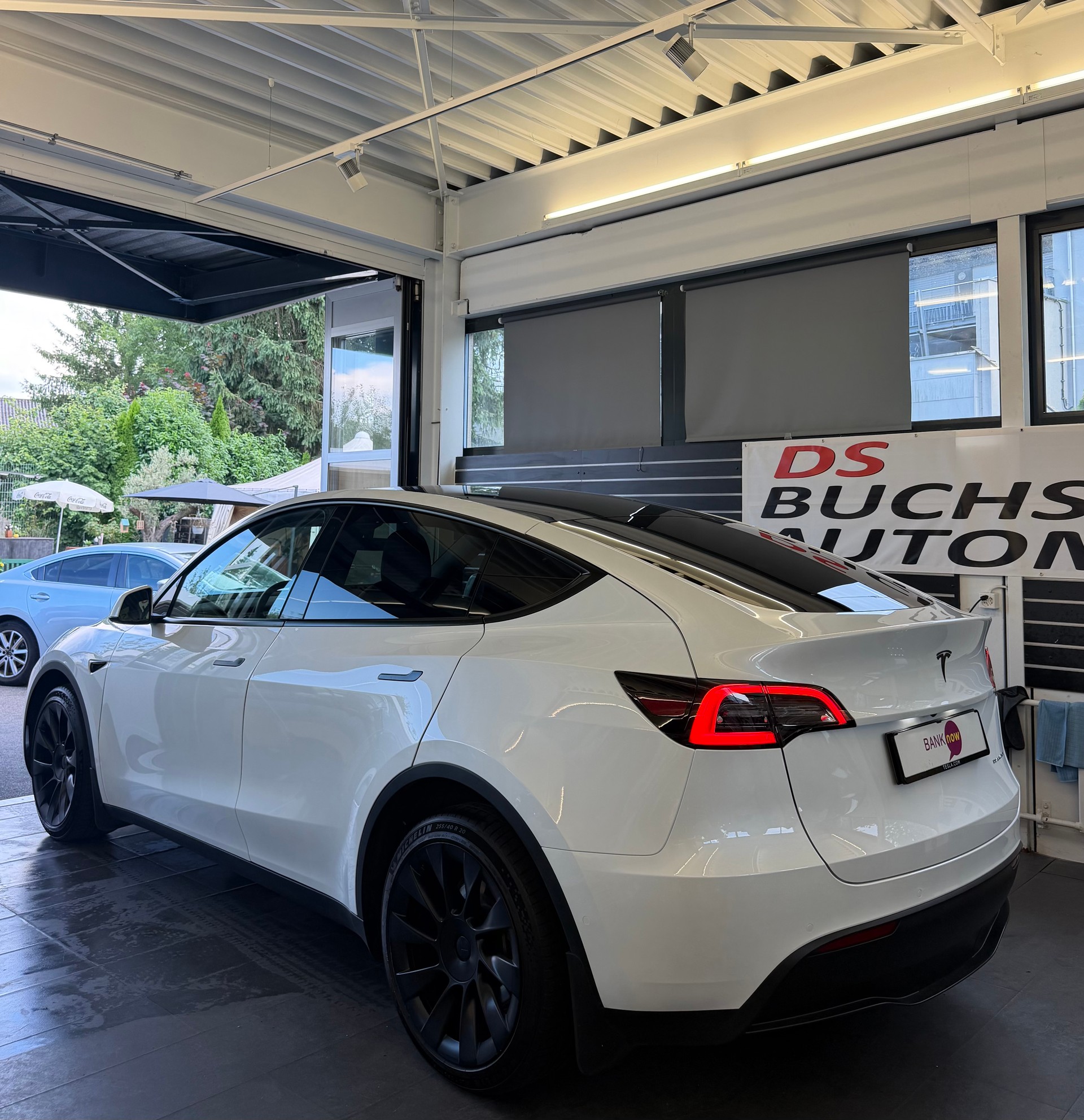 TESLA Model Y Long Range D-image-4