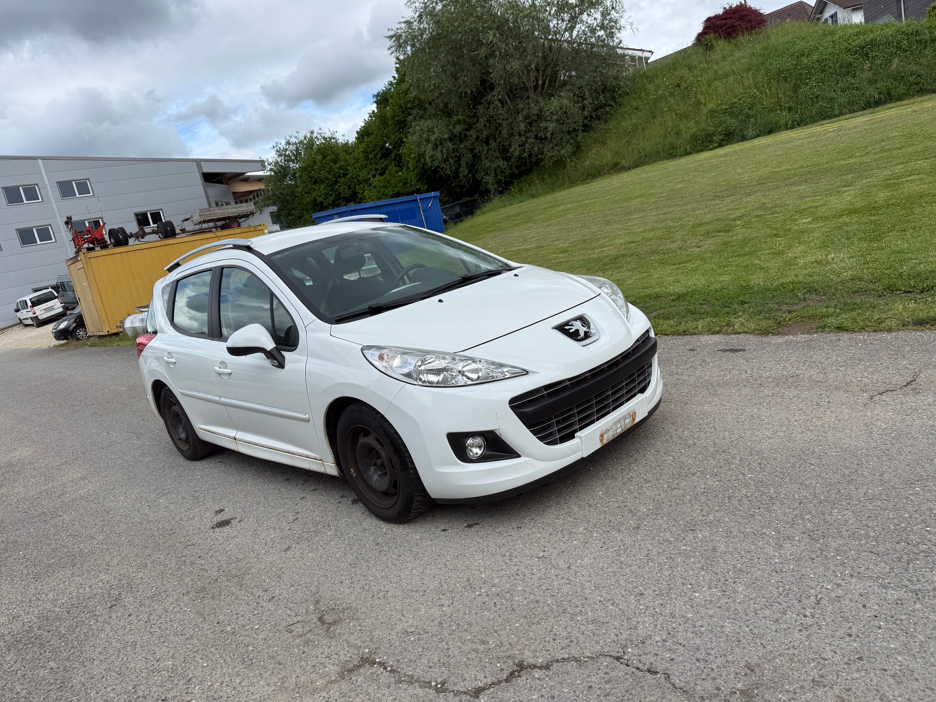 PEUGEOT 207 SW 1.4 16V Active-image-1