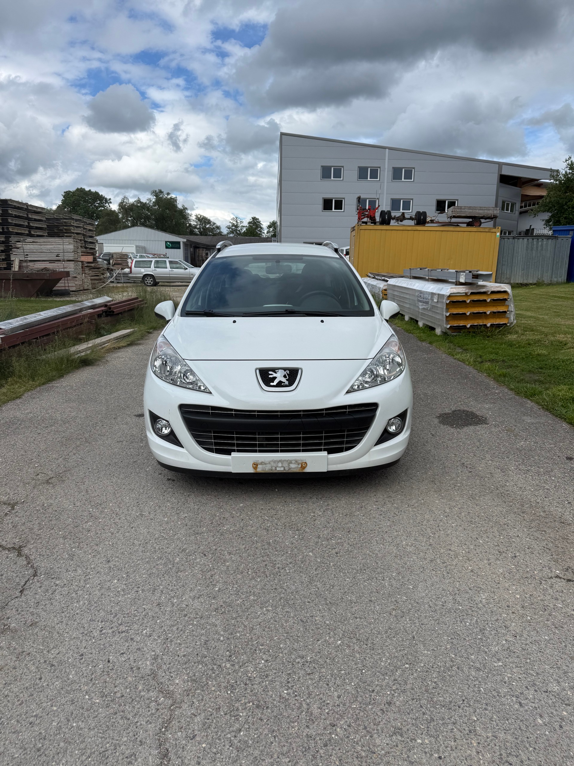 PEUGEOT 207 SW 1.4 16V Active-image-2
