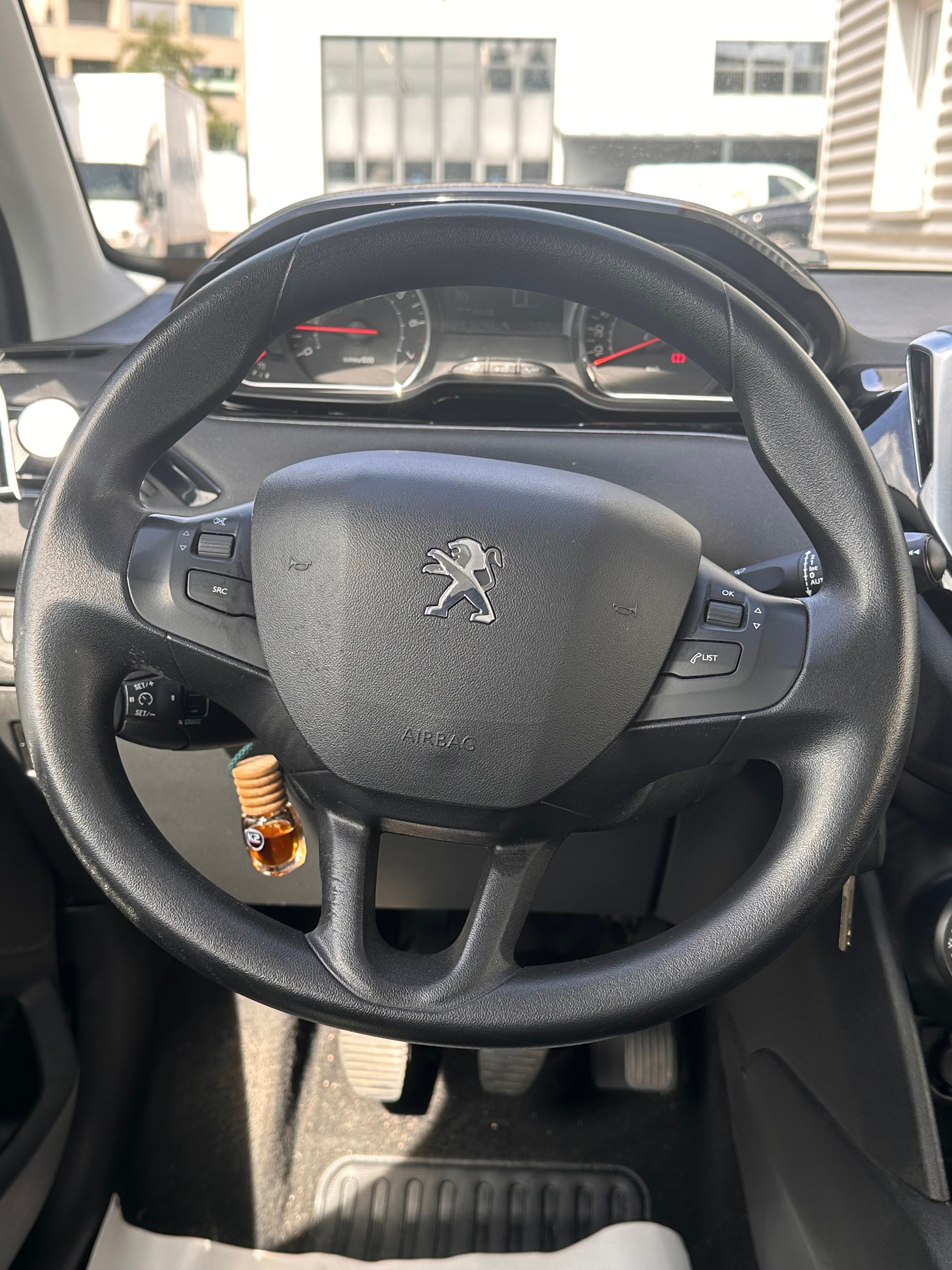 PEUGEOT 1.2 VTi, *Tempomat, Frisch ab MFK, Navigation, Rückfahrtkamera-image-11