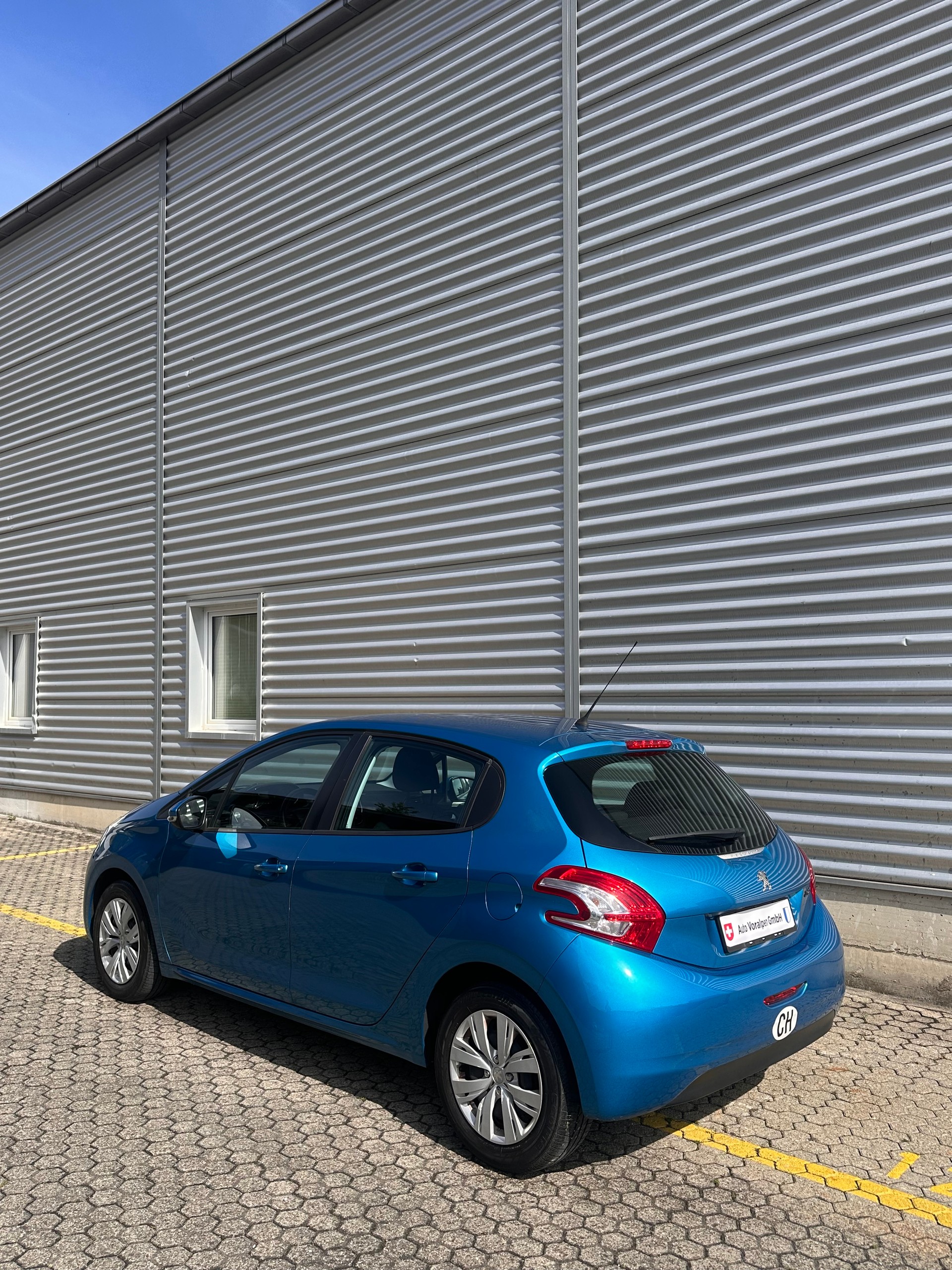 PEUGEOT 1.2 VTi, *Tempomat, Frisch ab MFK, Navigation, Rückfahrtkamera-image-4