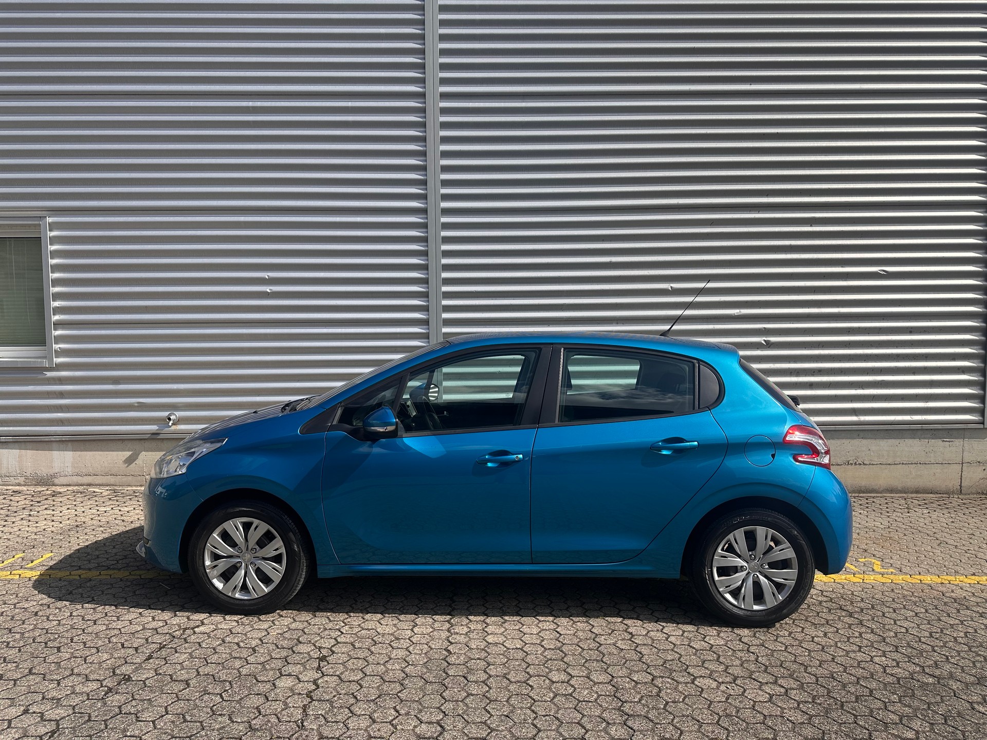 PEUGEOT 1.2 VTi, *Tempomat, Frisch ab MFK, Navigation, Rückfahrtkamera-image-3