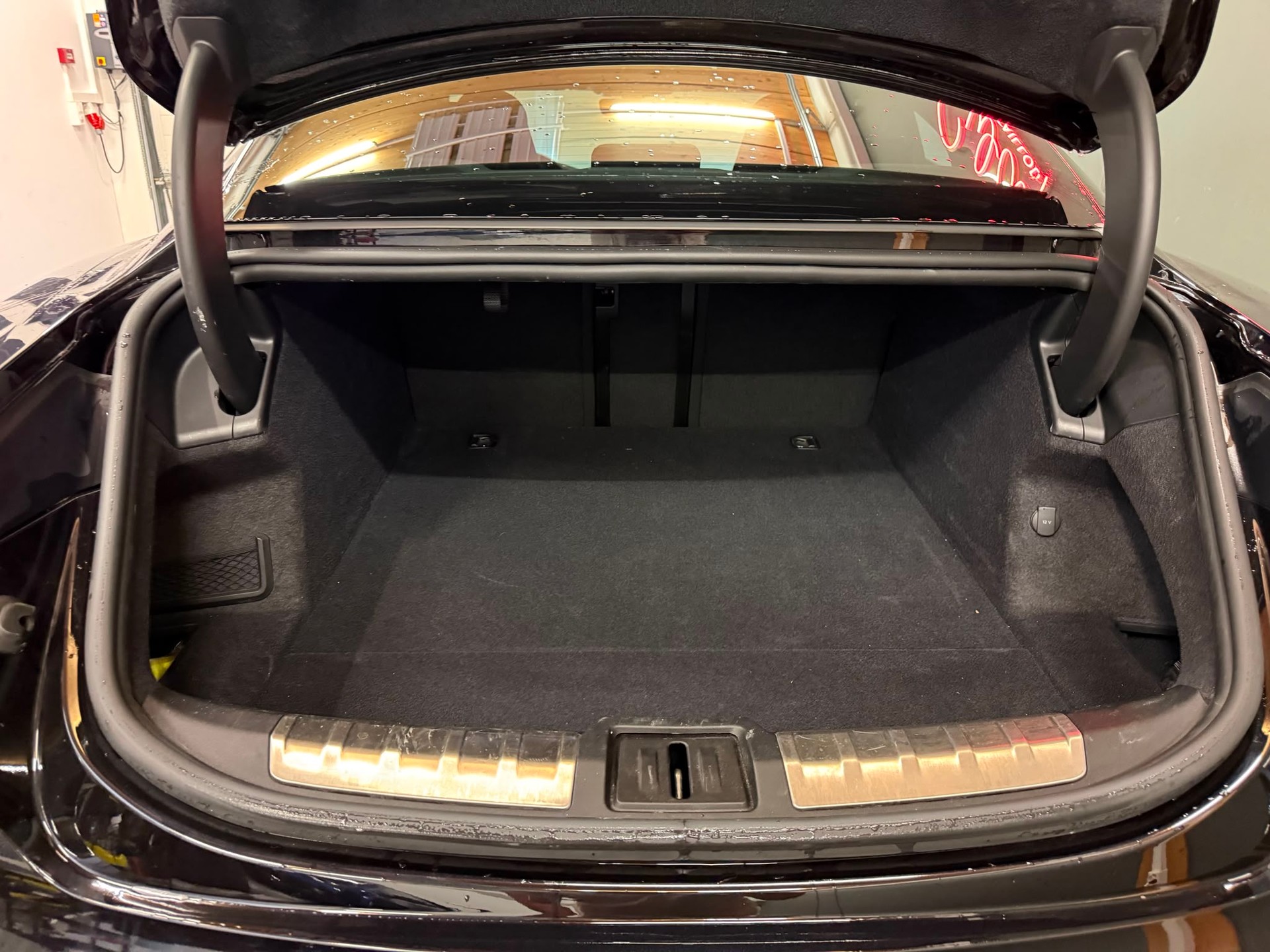 PORSCHE Taycan 4S-image-25