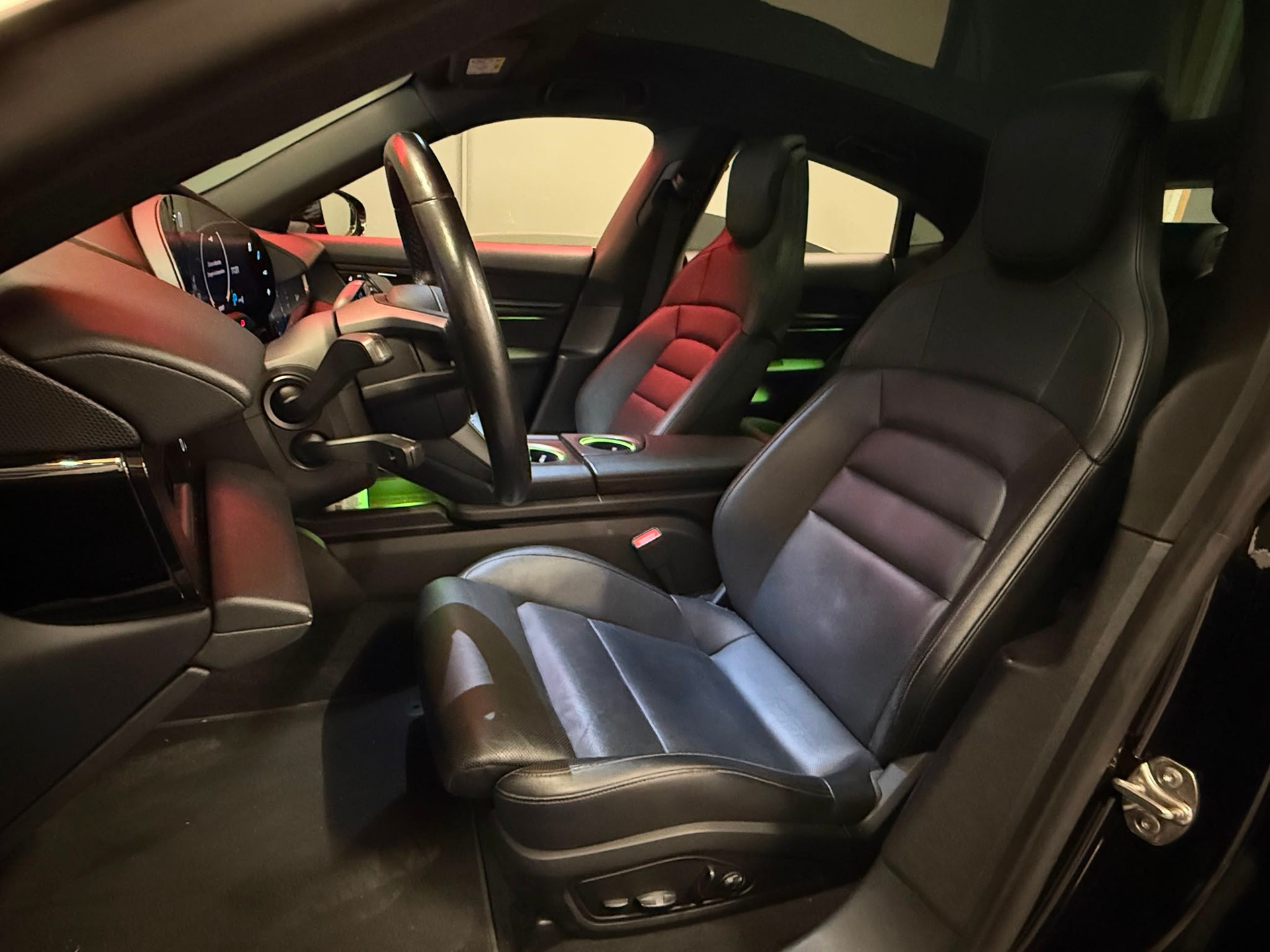 PORSCHE Taycan 4S-image-8
