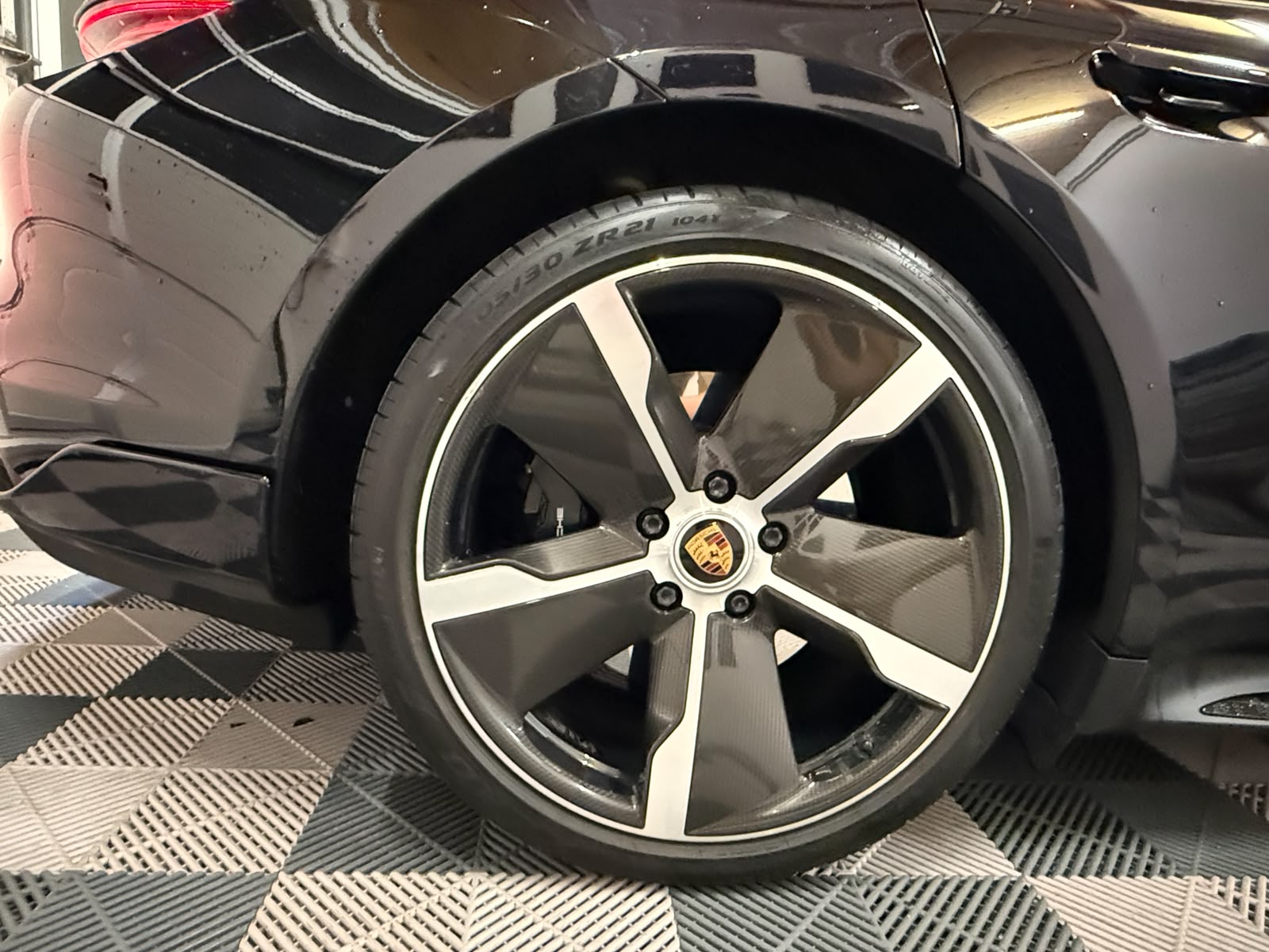 PORSCHE Taycan 4S-image-28
