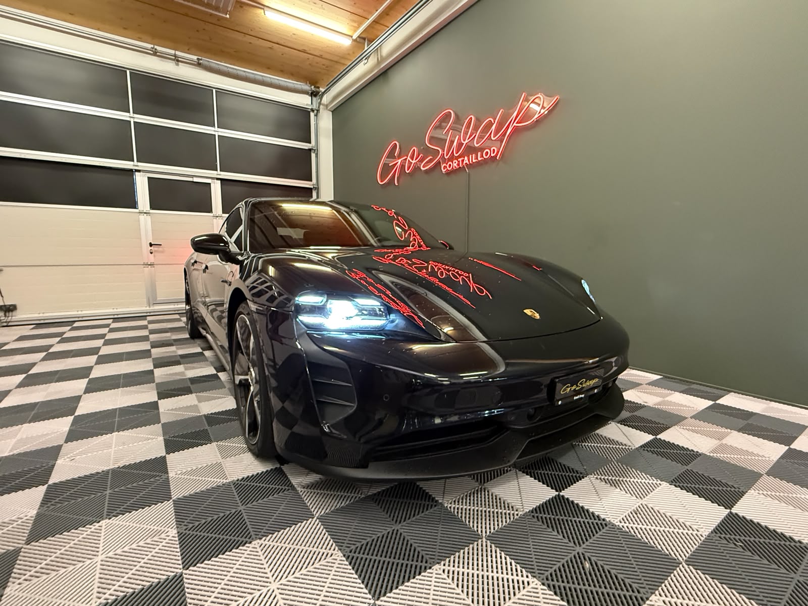 PORSCHE Taycan 4S-image-5