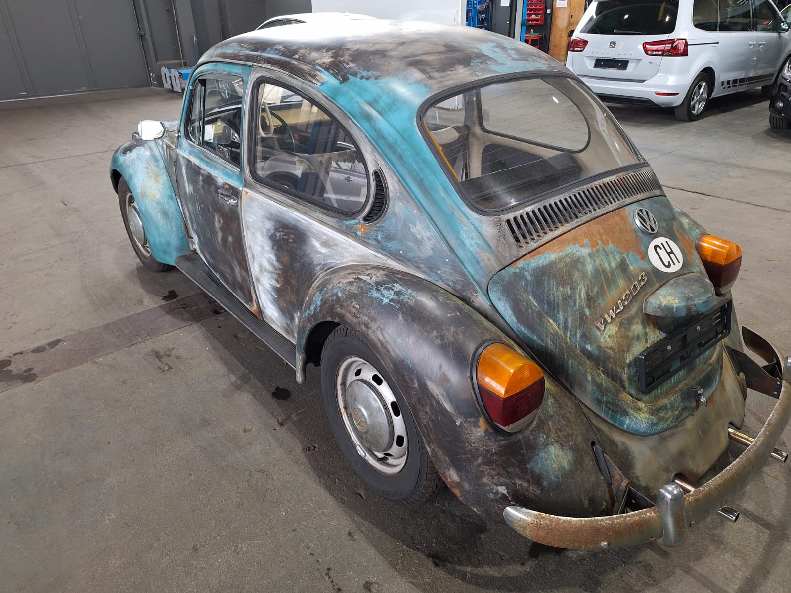 VW BEETLE-image-6