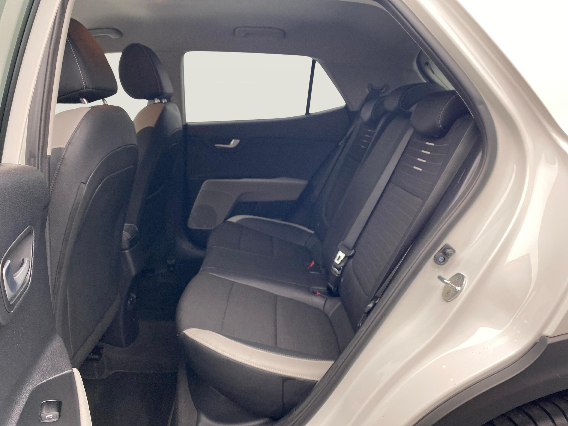 KIA Stonic 1.0 T-GDi MHEV Style-image-3
