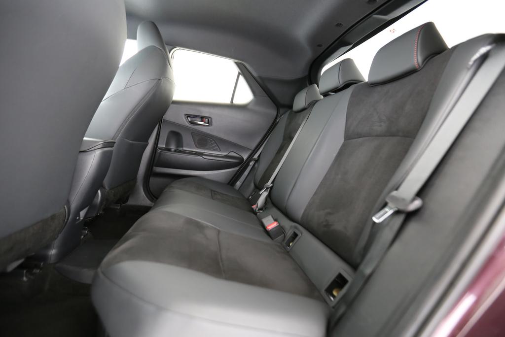 TOYOTA C-HR 2.0 PHEV GR Sport-image-7