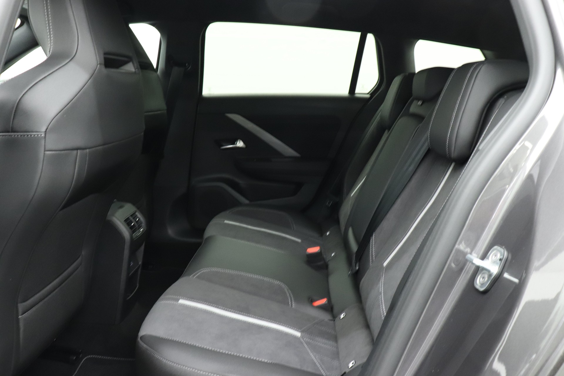 OPEL Astra Sports Tourer 1.6 T PHEV 225 GSe-image-8