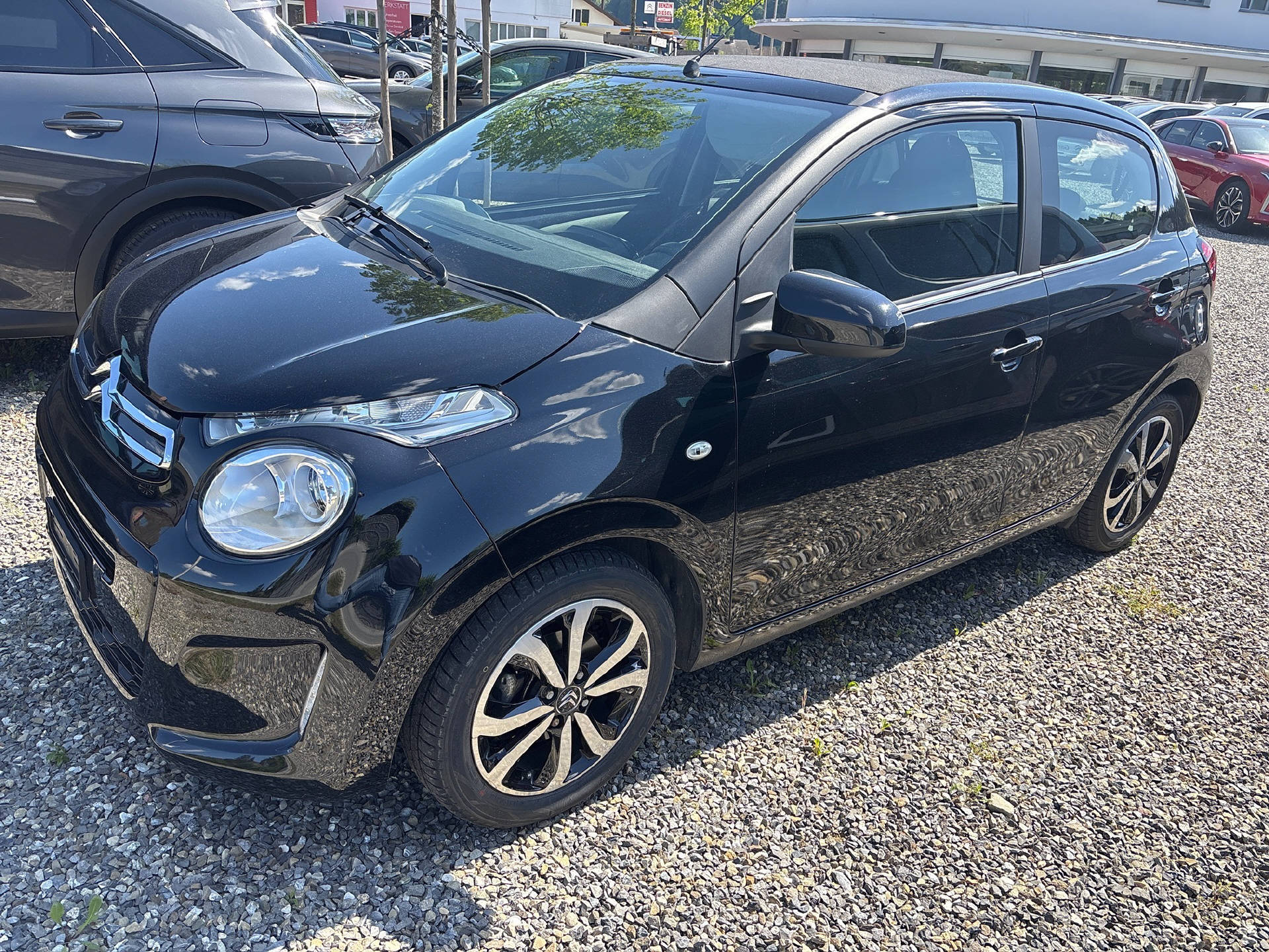 CITROEN C1 1.2 PureTech Shine Airscape-image-1