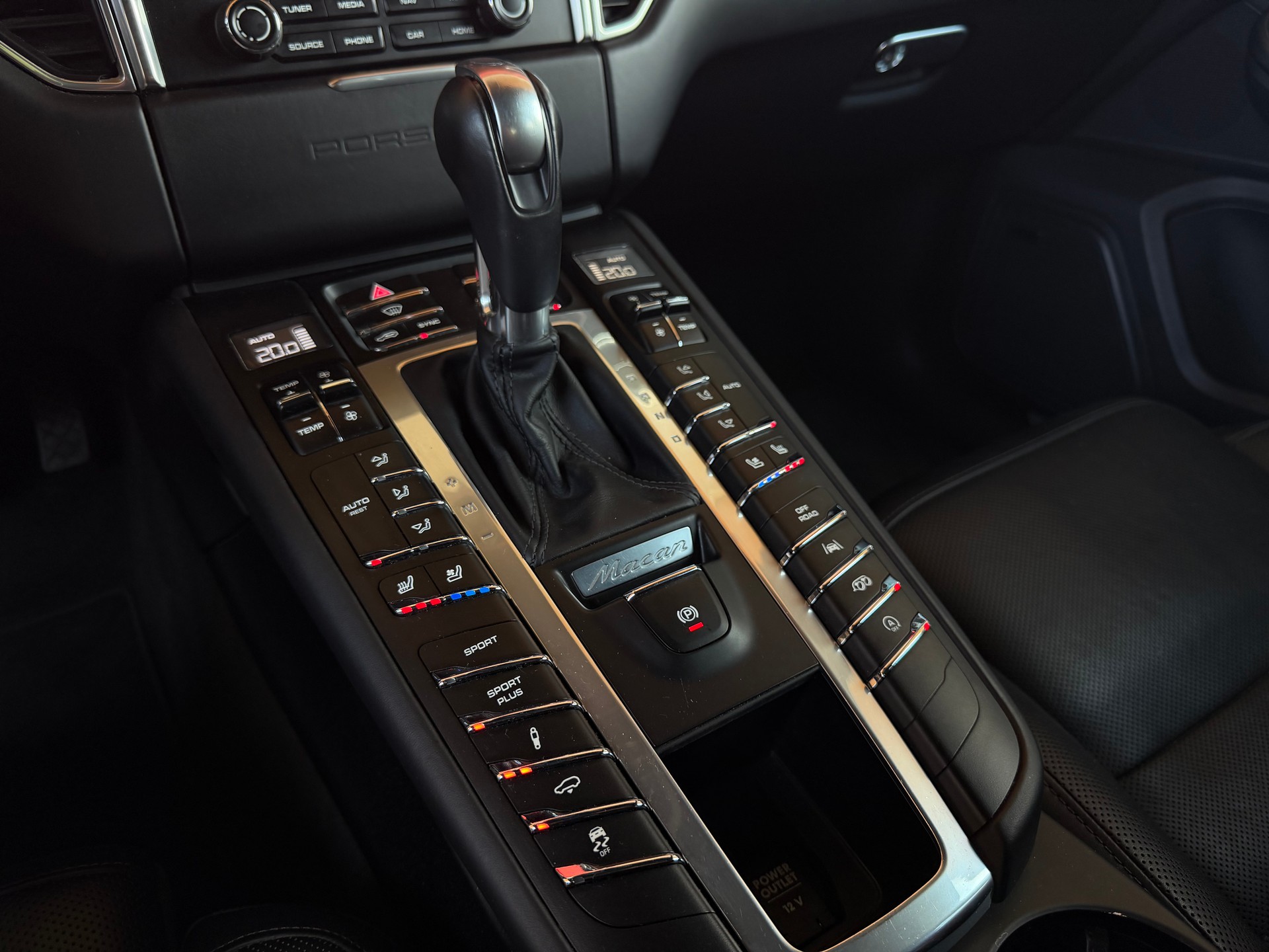 PORSCHE Macan Turbo Performance PDK *CH-Fahrzeug*-image-11