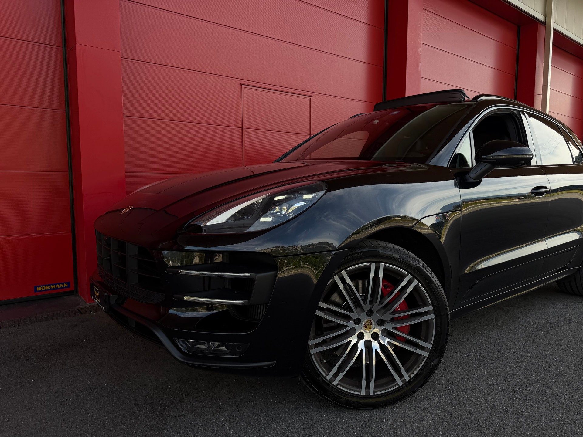 PORSCHE Macan Turbo Performance PDK *CH-Fahrzeug*-image-5