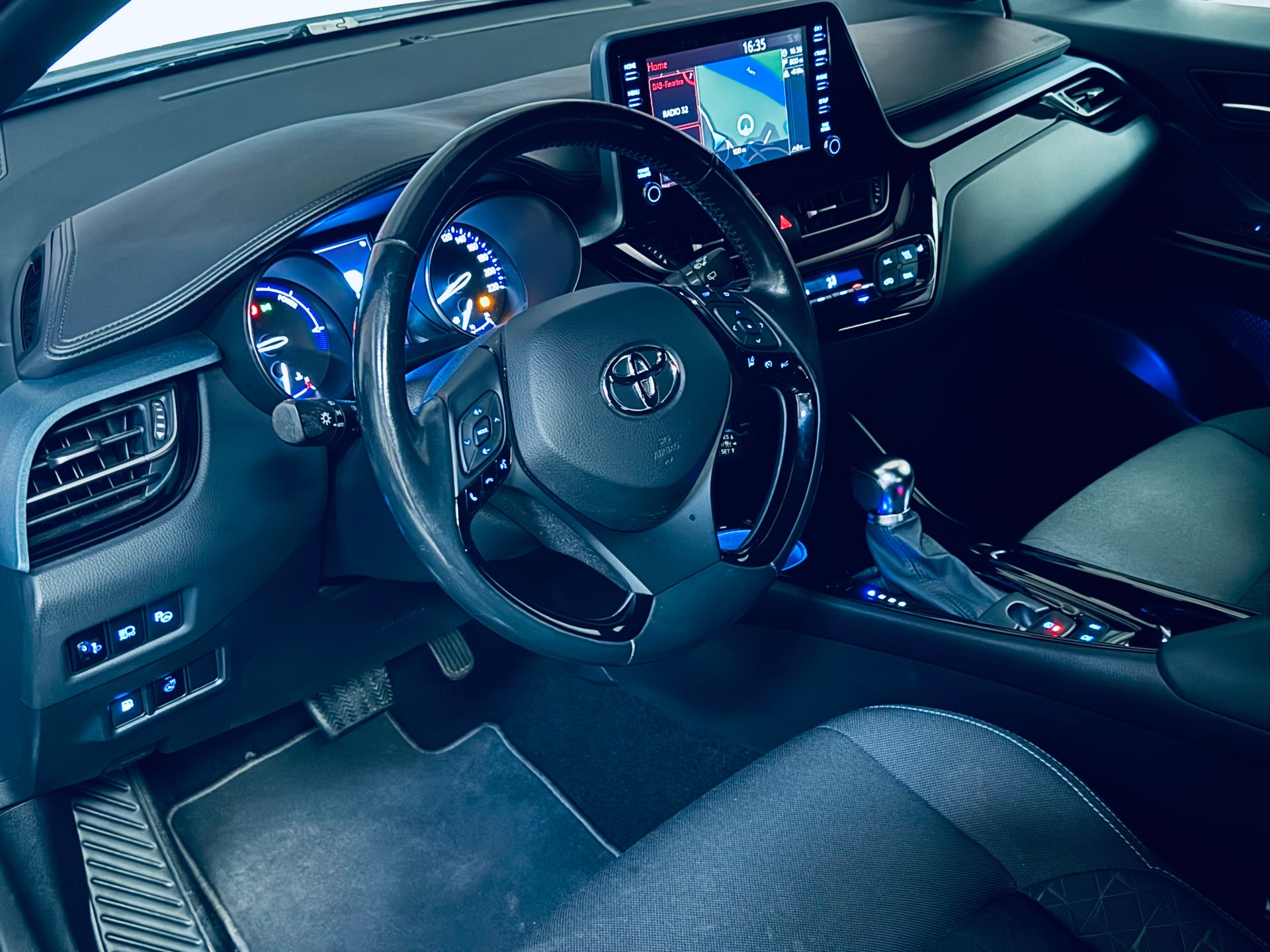 TOYOTA C-HR 2.0 HSD CVT Trend-image-13