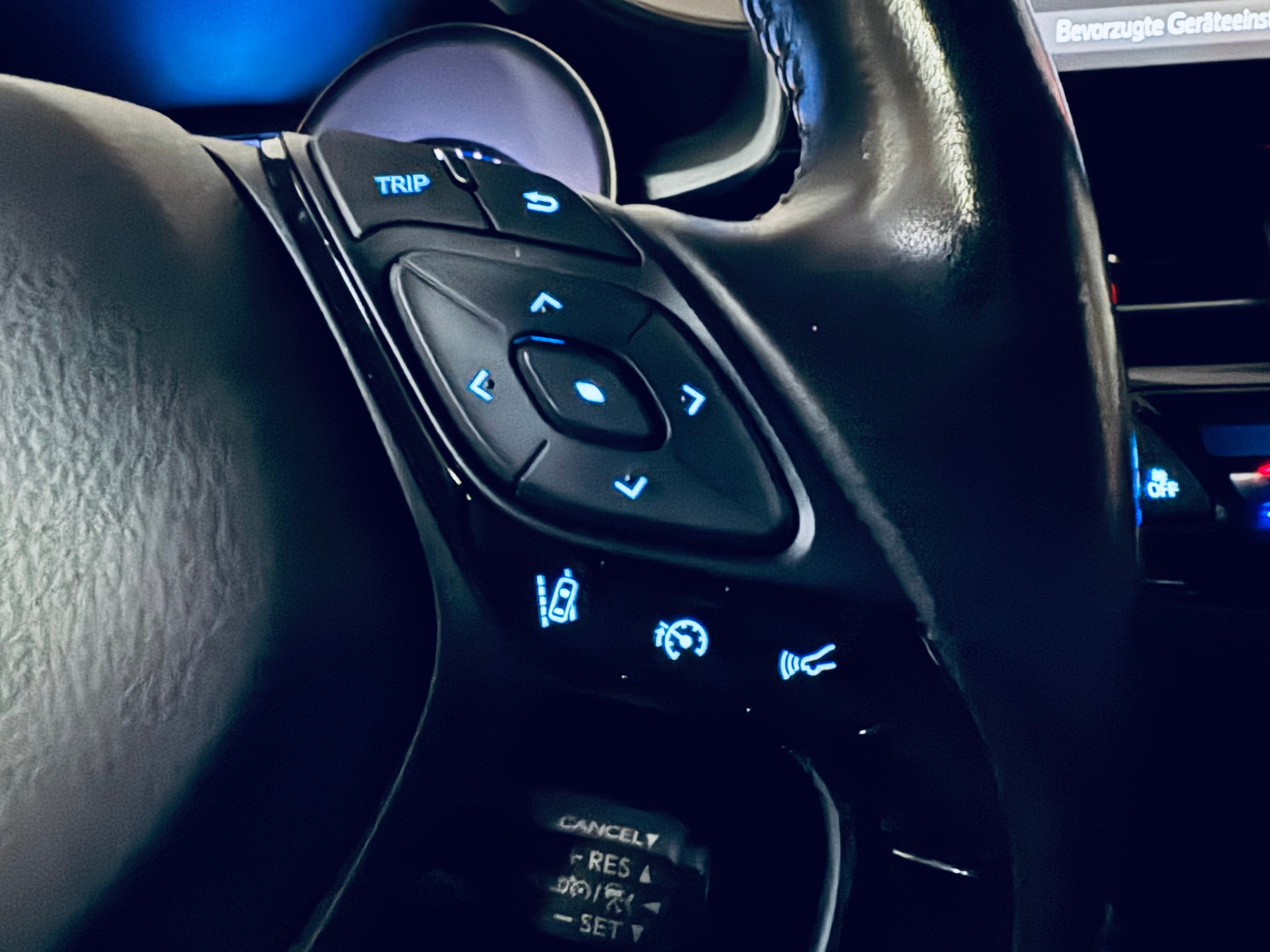 TOYOTA C-HR 2.0 HSD CVT Trend-image-24