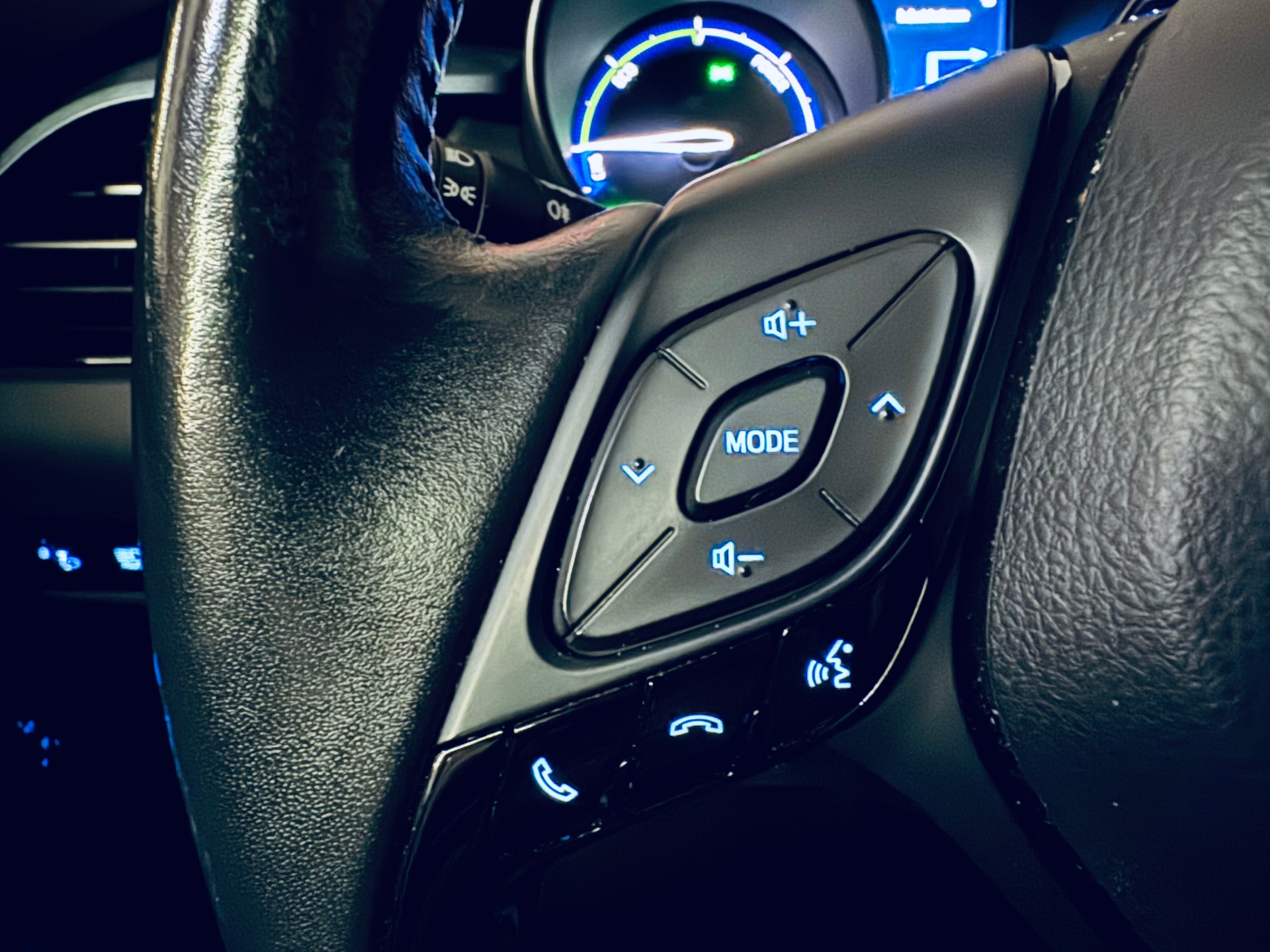 TOYOTA C-HR 2.0 HSD CVT Trend-image-25