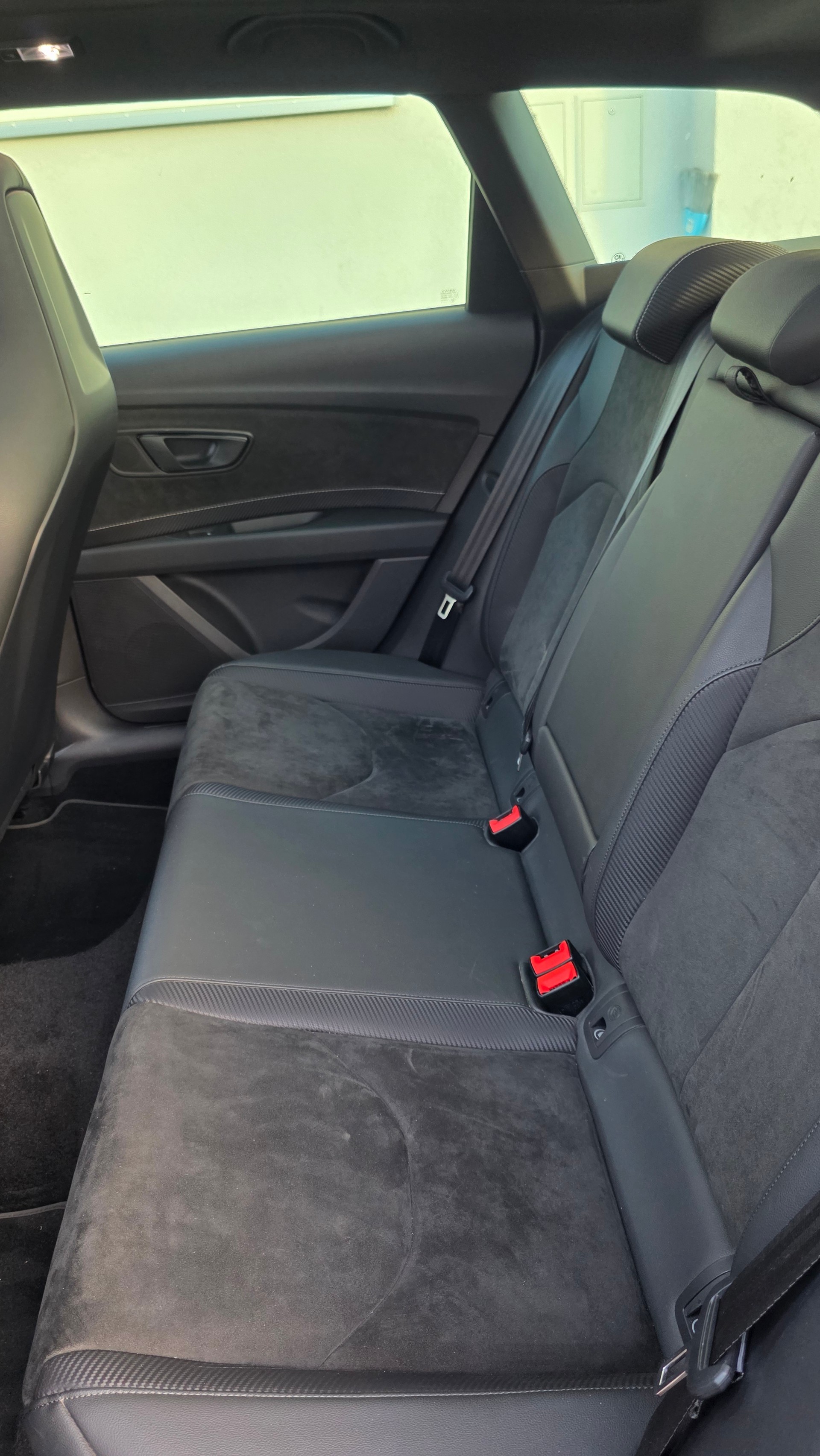 SEAT 2.0 TSI 300 Cupra 4Drive DSG Swiss Edition-image-3