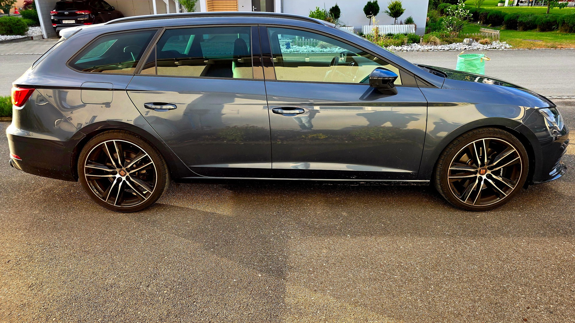 SEAT 2.0 TSI 300 Cupra 4Drive DSG Swiss Edition-image-4