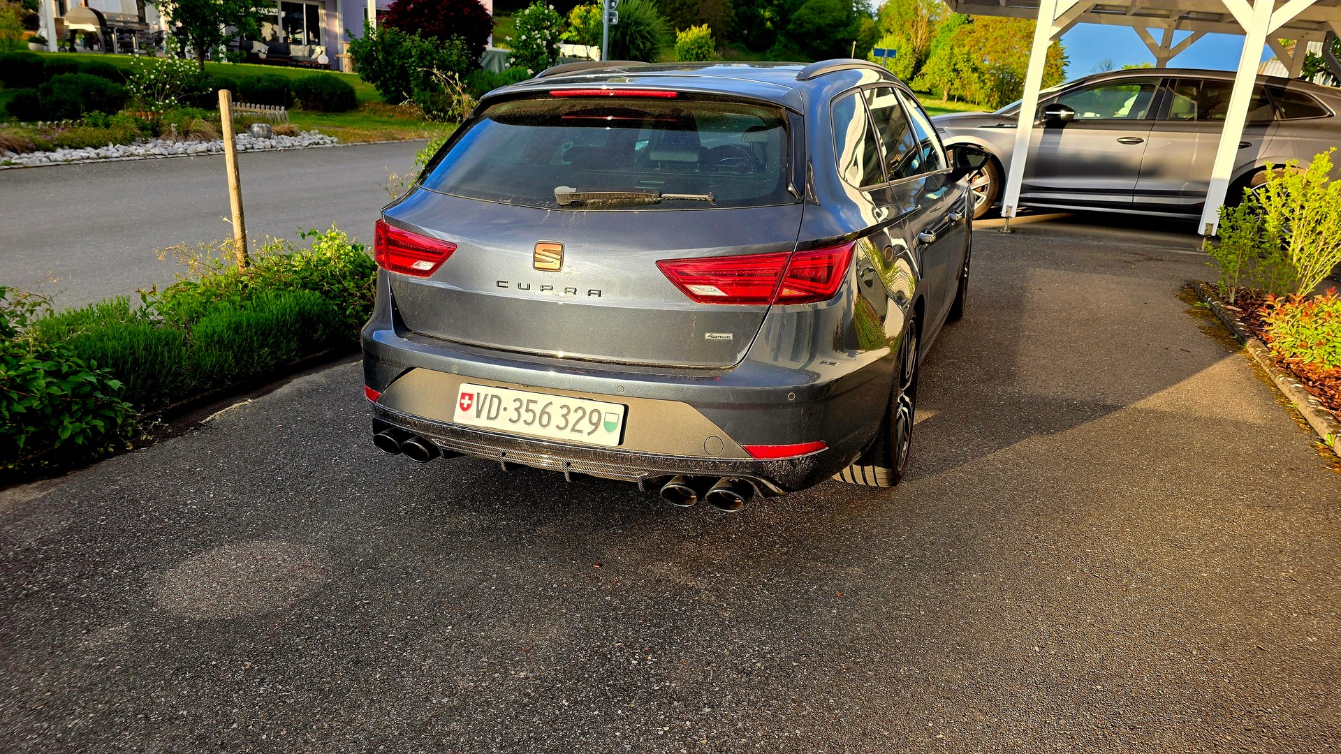 SEAT 2.0 TSI 300 Cupra 4Drive DSG Swiss Edition-image-5