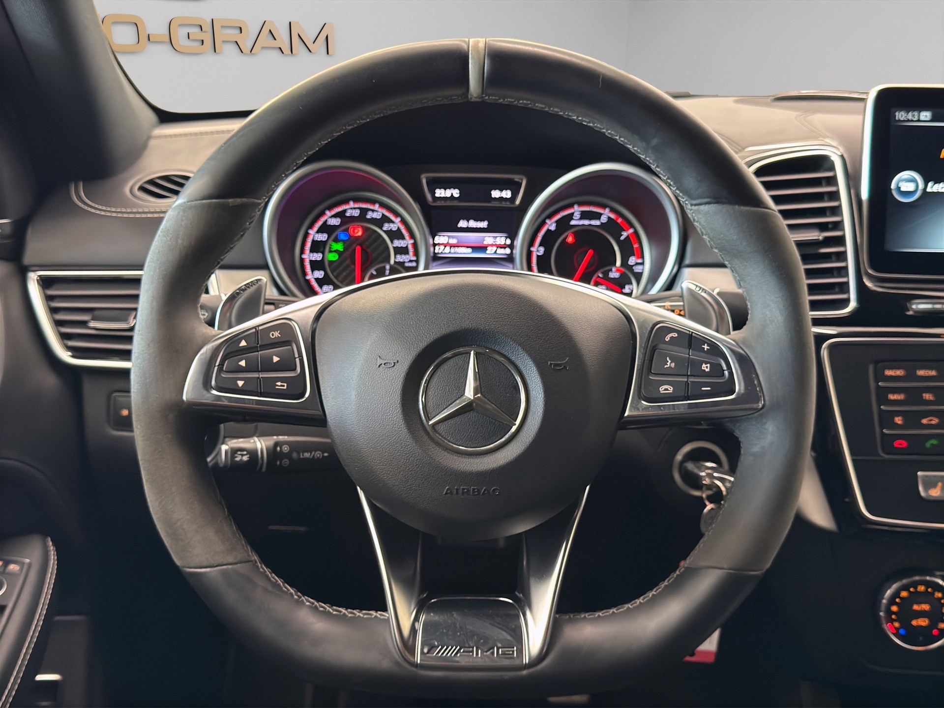 MERCEDES-BENZ GLE 63 S AMG 4Matic Speedshift Plus 7G-Tronic-image-17