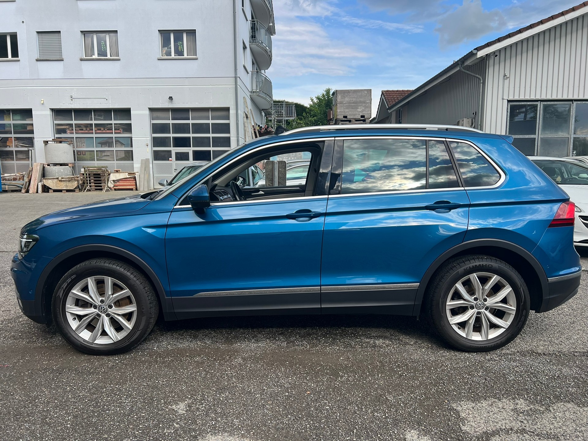 VW Tiguan 2.0TSI Highline 4Motion DSG-image-2