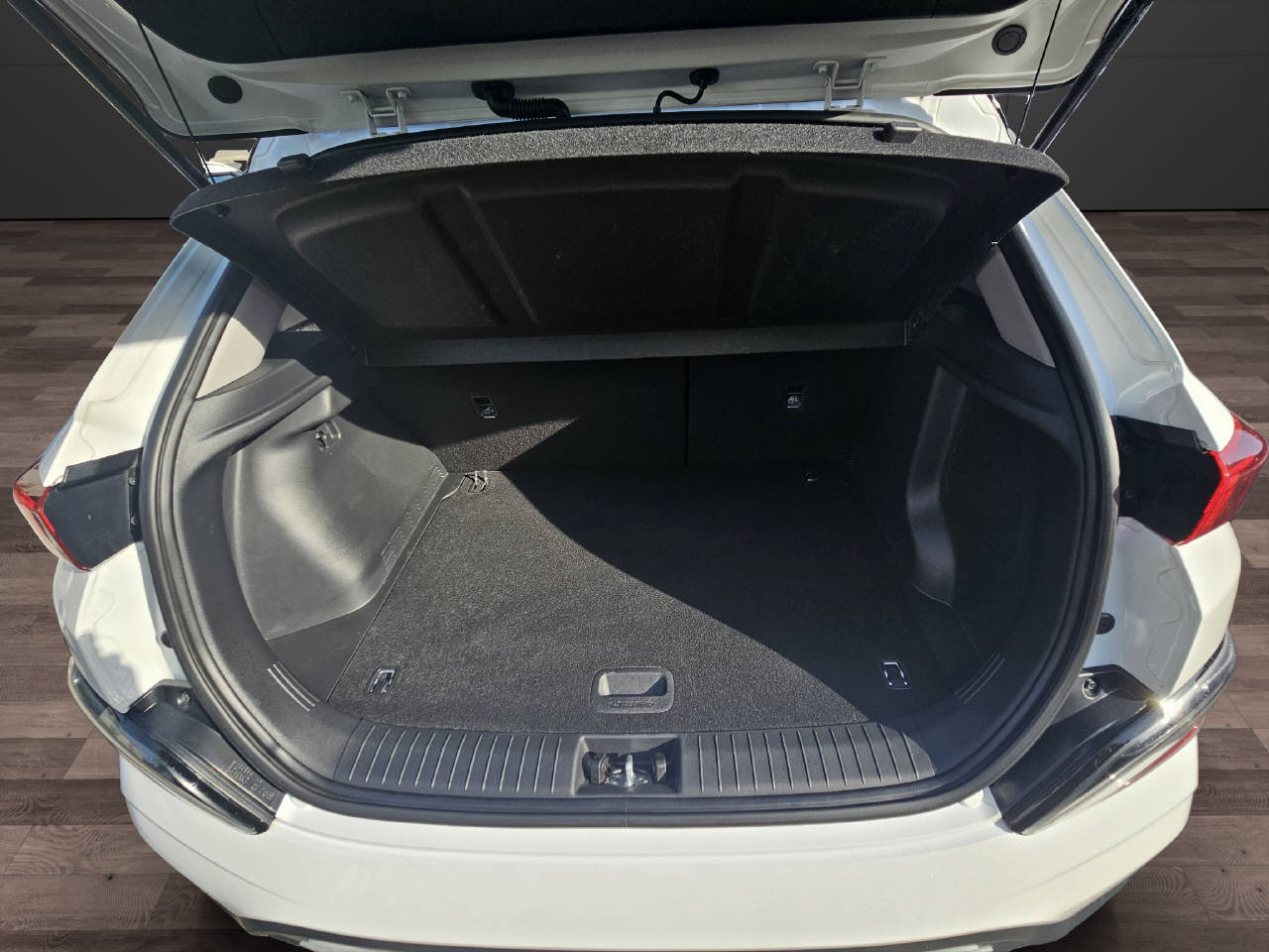 HYUNDAI Kona 64 kWh Electric Vertex-image-7