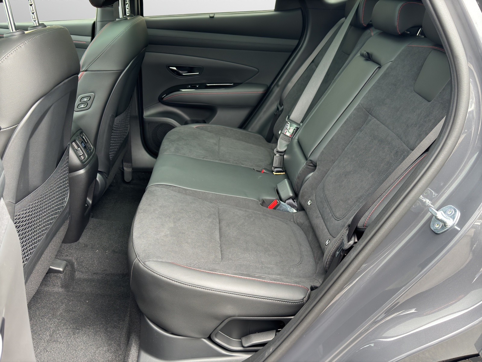 HYUNDAI Tucson 1.6 T-GDi HEV N-Line LUX.pack 4WD MY27-image-8