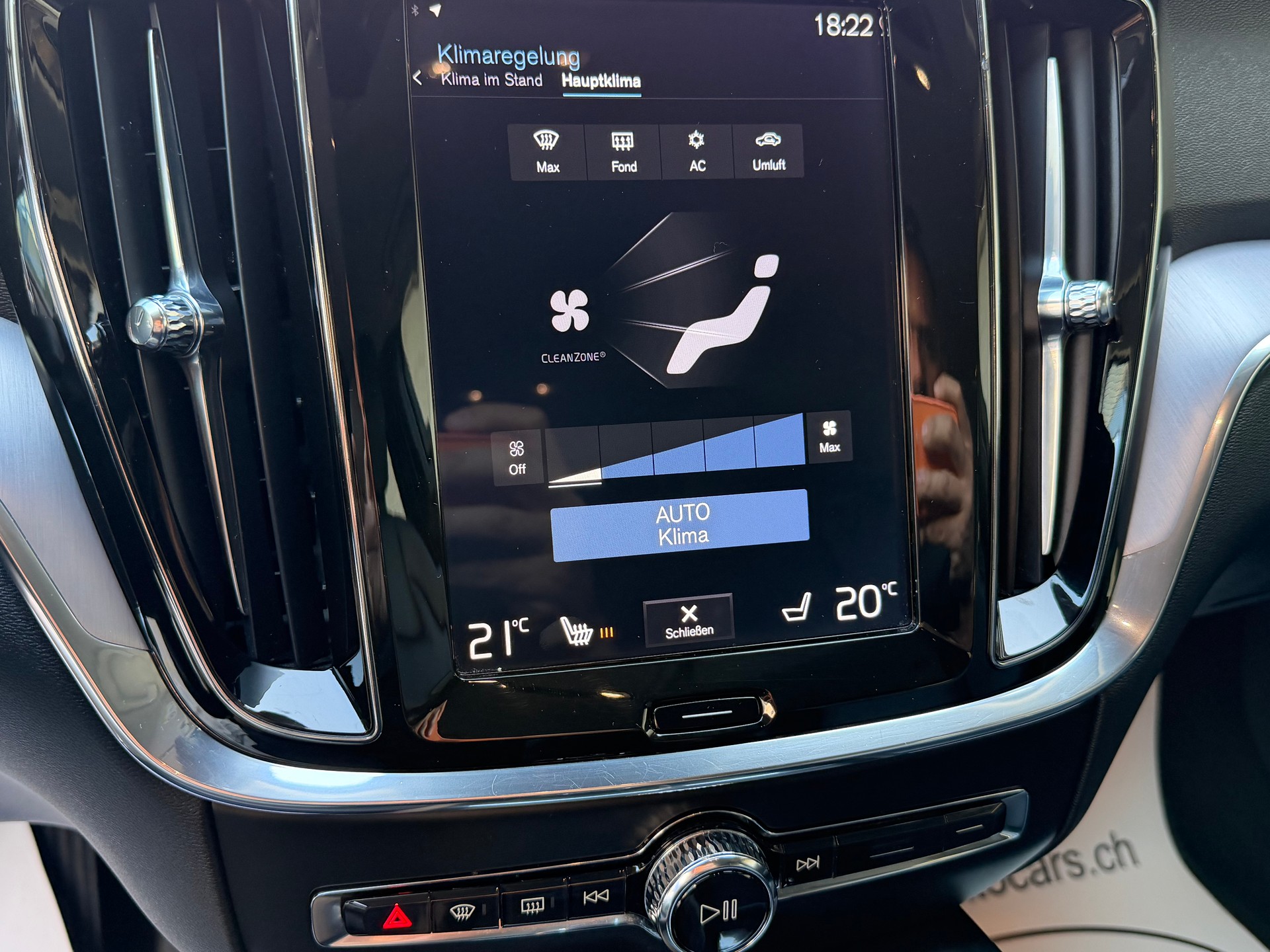 VOLVO V60 D4 Momentum Geartronic-image-12