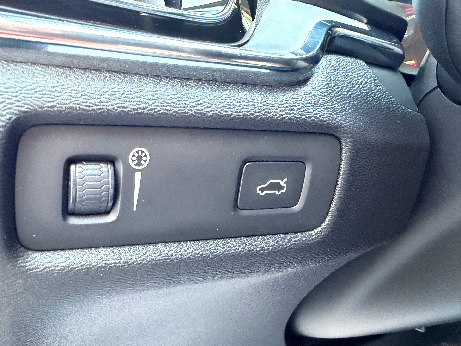 VOLVO V60 D4 Momentum Geartronic-image-18
