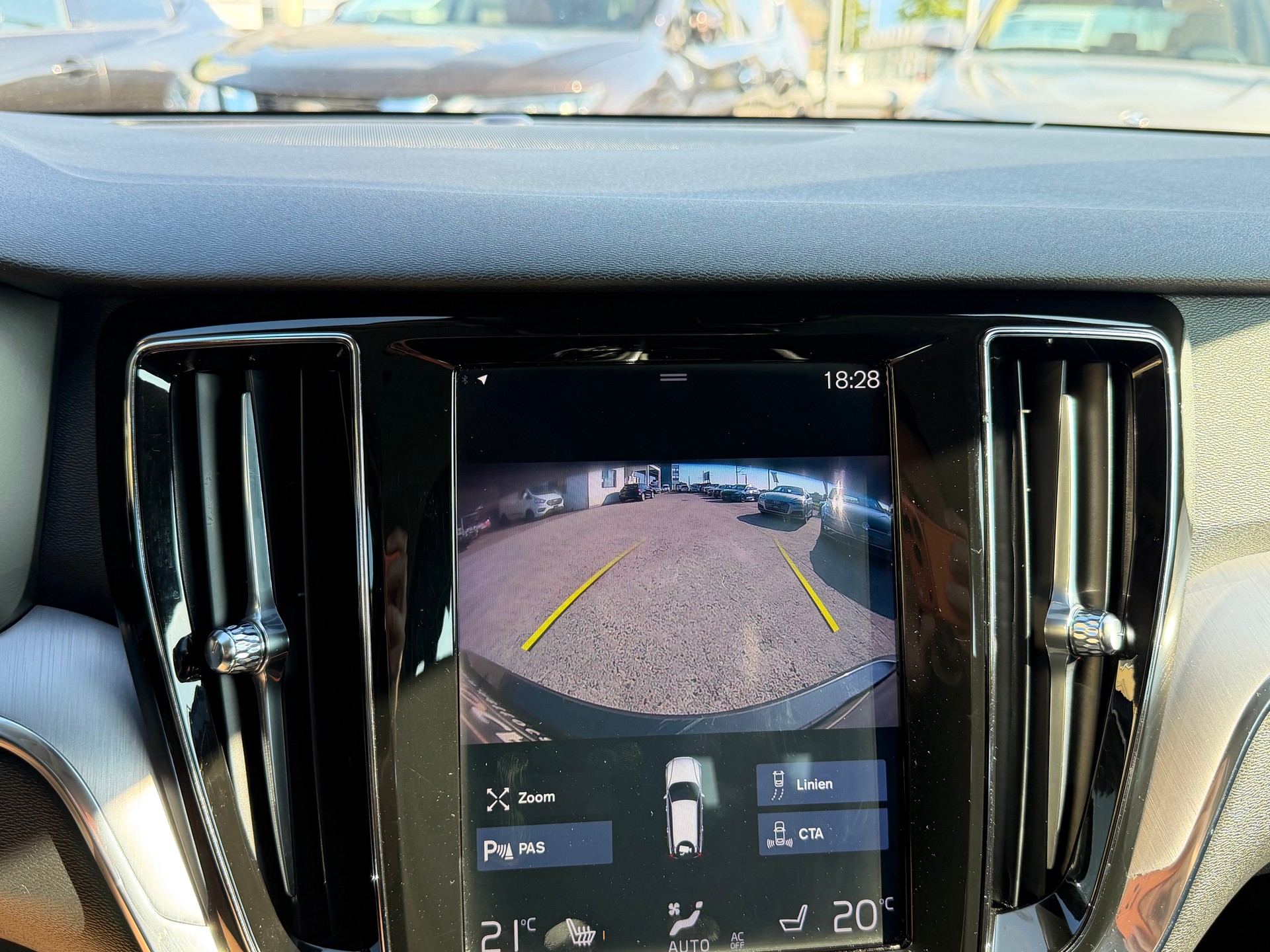 VOLVO V60 D4 Momentum Geartronic-image-15