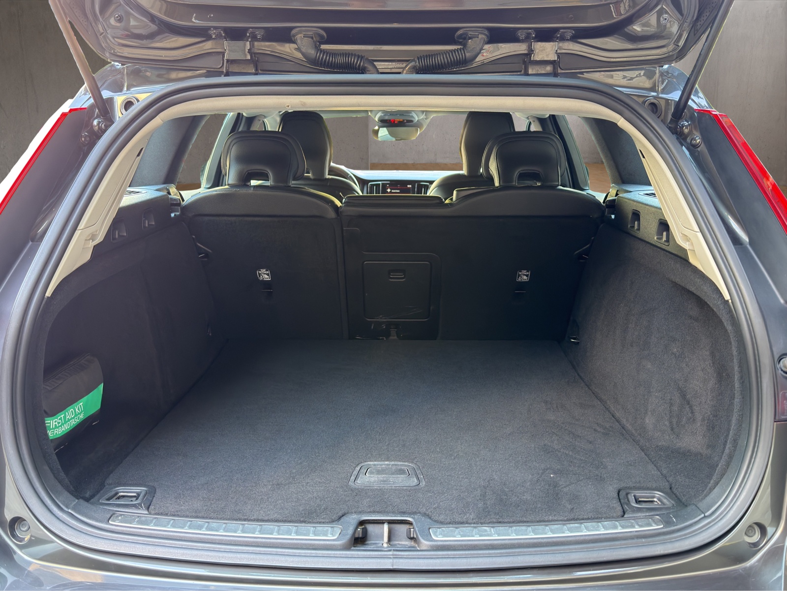 VOLVO V60 D4 Momentum Geartronic-image-19
