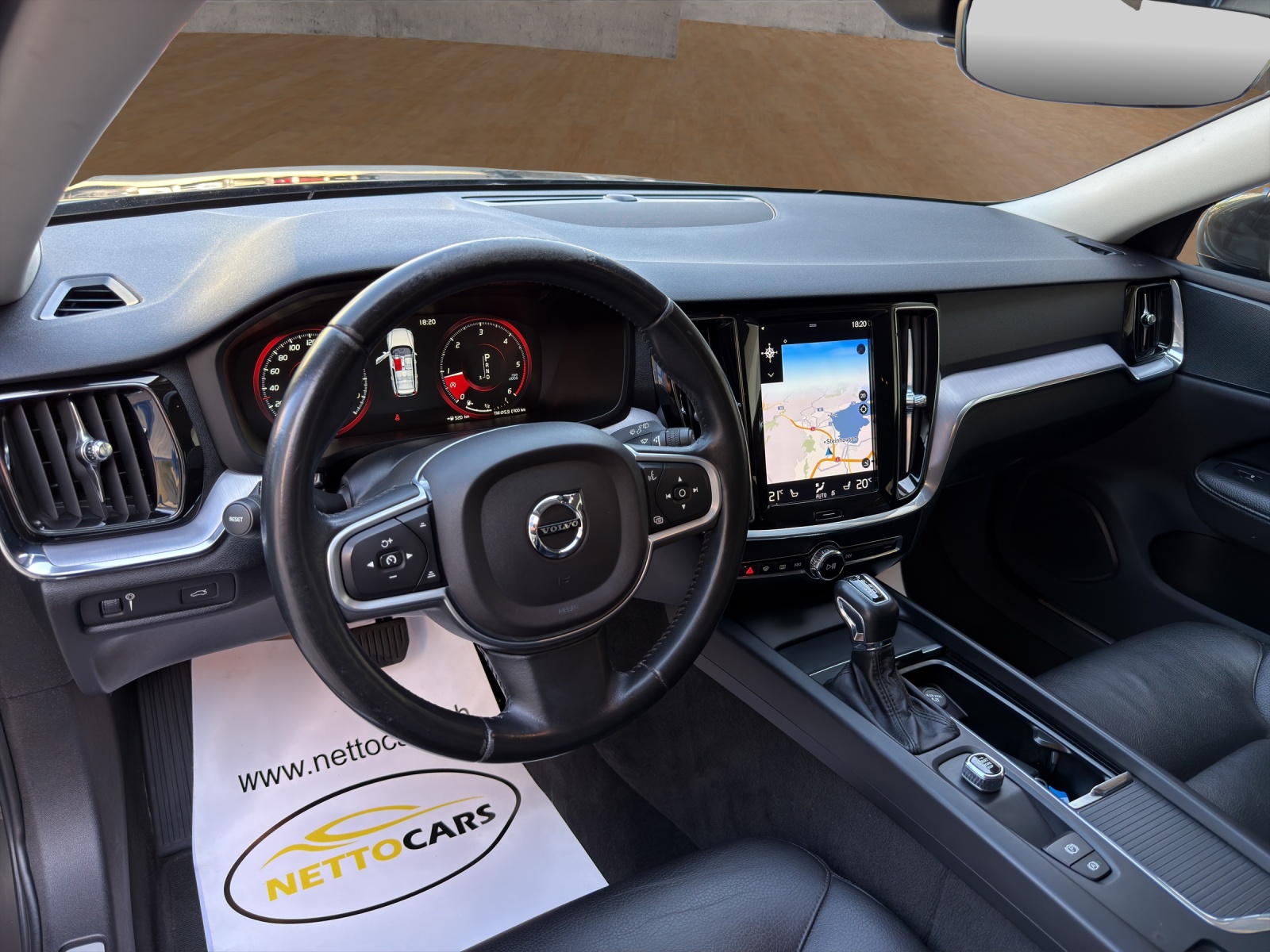 VOLVO V60 D4 Momentum Geartronic-image-8
