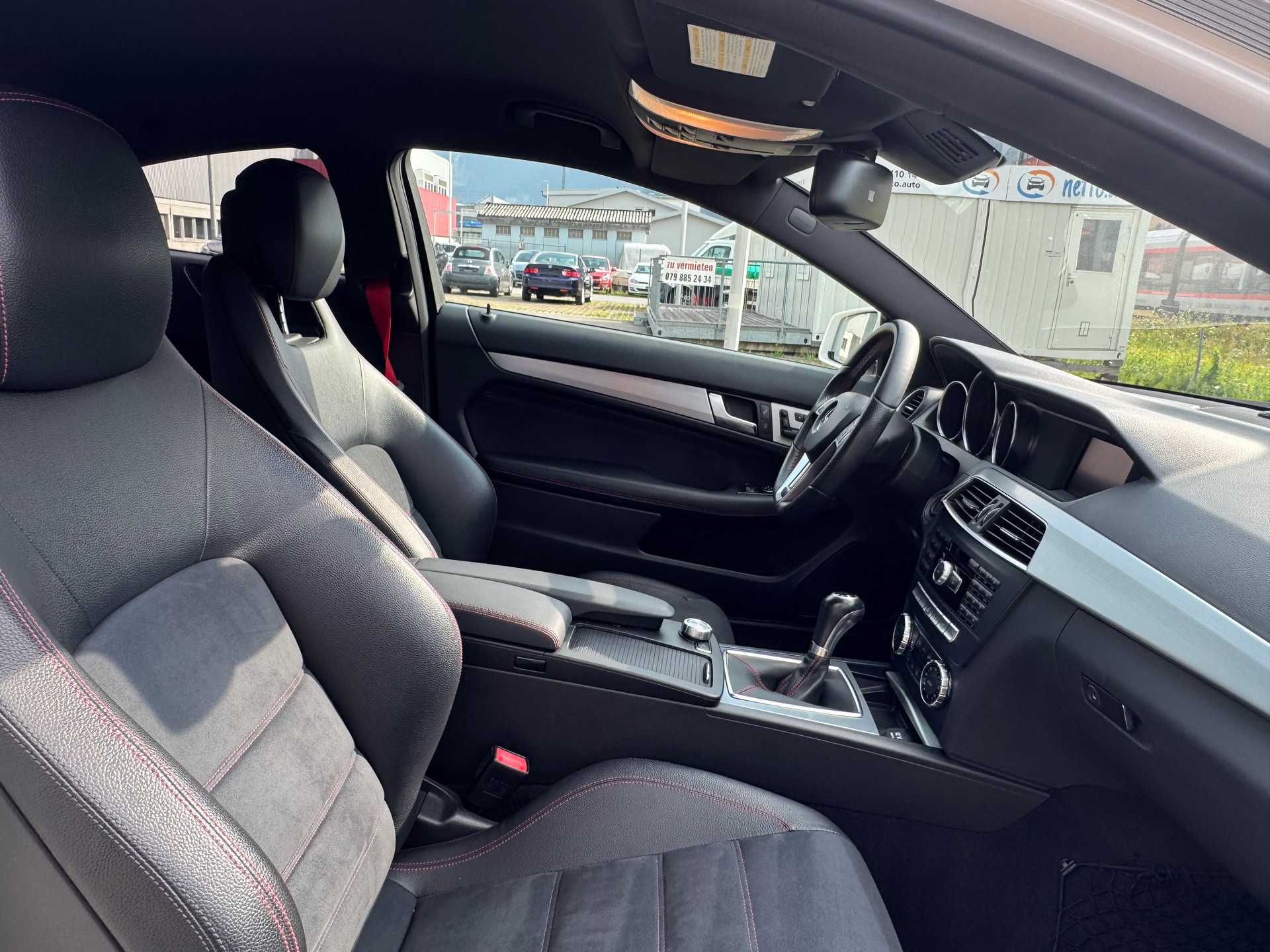 MERCEDES-BENZ C 250 CDI Coupé-image-12