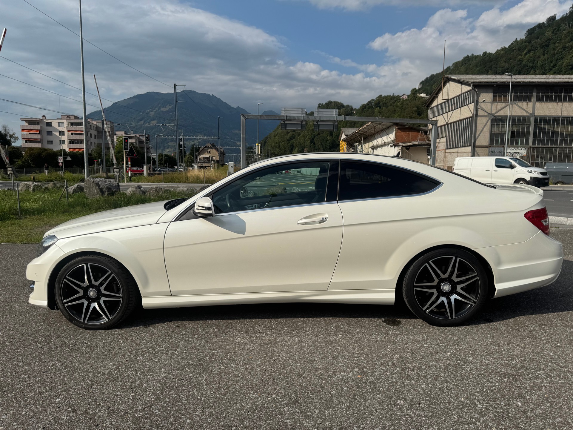 MERCEDES-BENZ C 250 CDI Coupé-image-6
