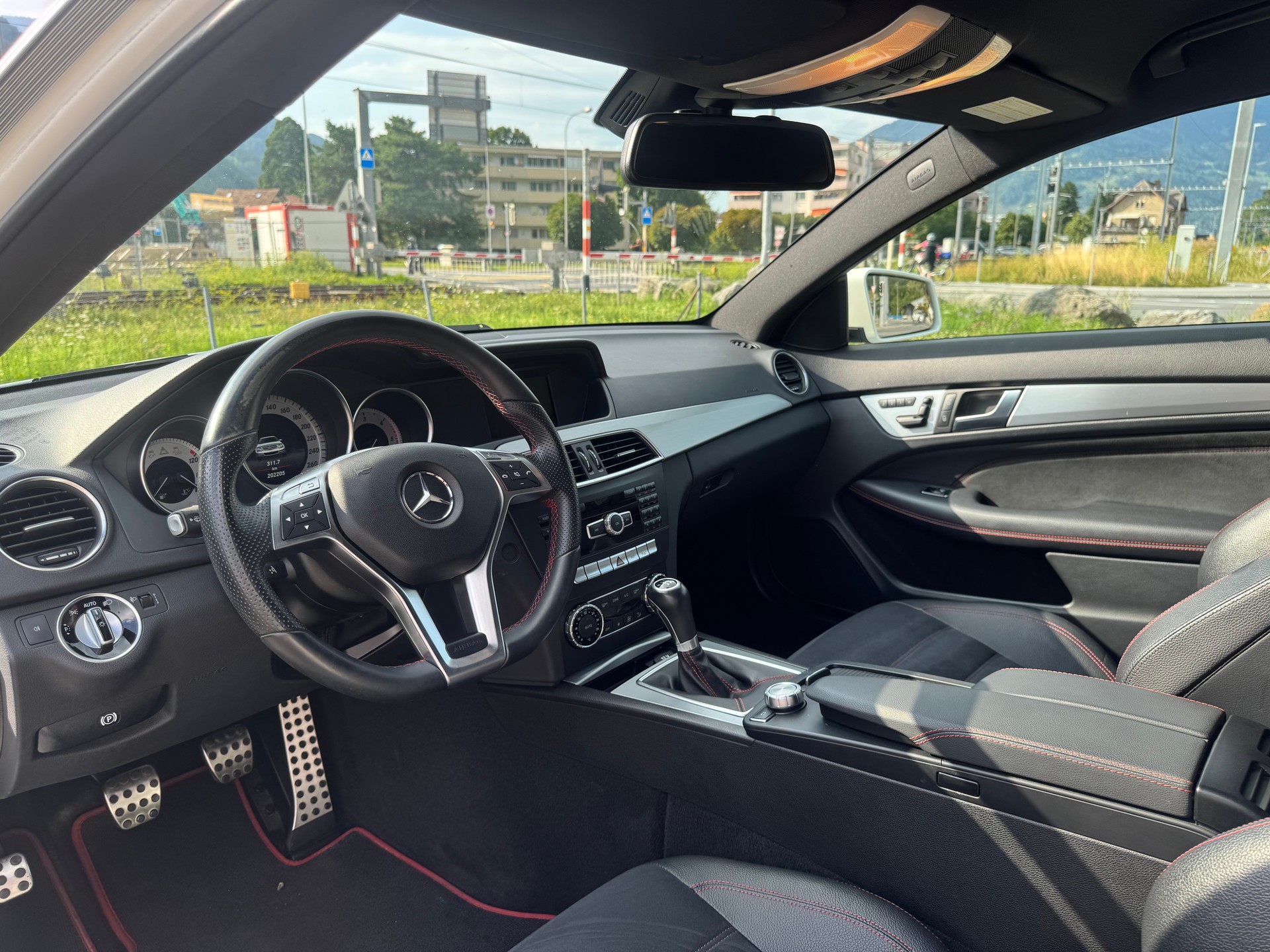 MERCEDES-BENZ C 250 CDI Coupé-image-8