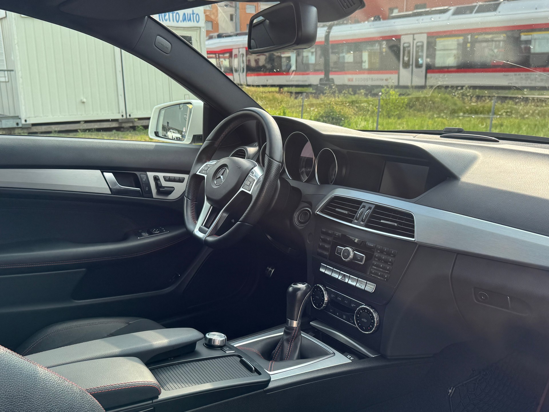 MERCEDES-BENZ C 250 CDI Coupé-image-11