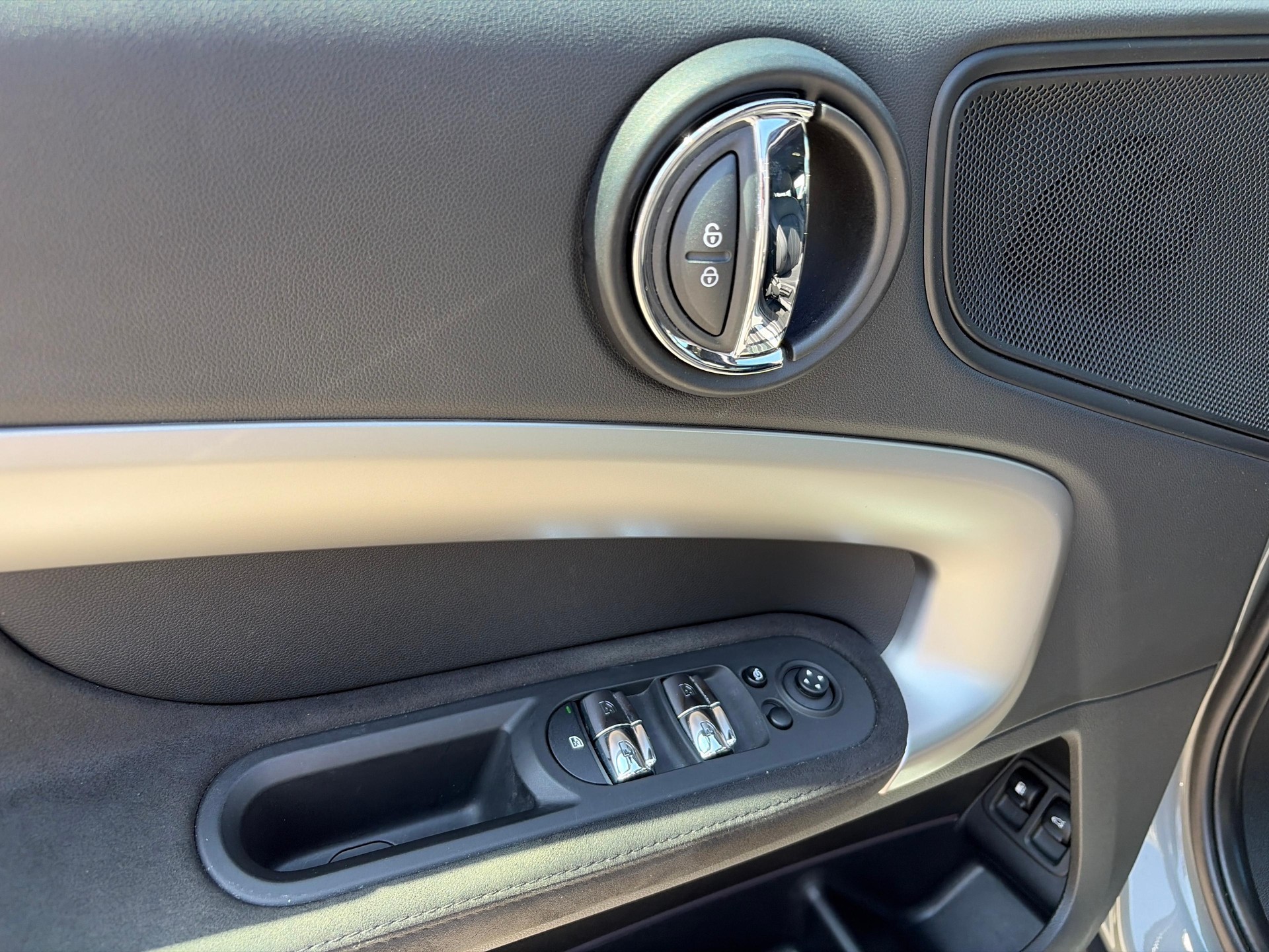 MINI Countryman F60 1.5i Cooper S E ALL4 Trafalgar Edition-image-11