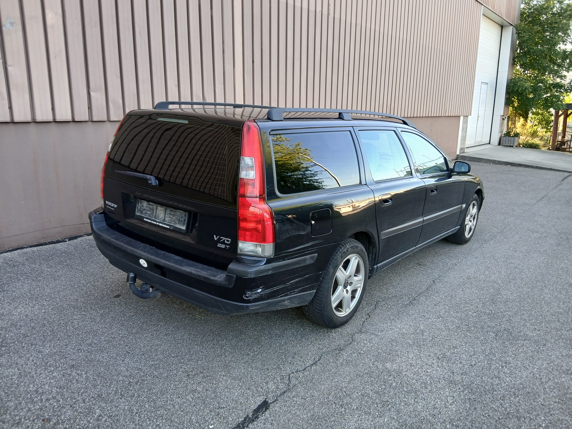 VOLVO V70 2.5T-image-2