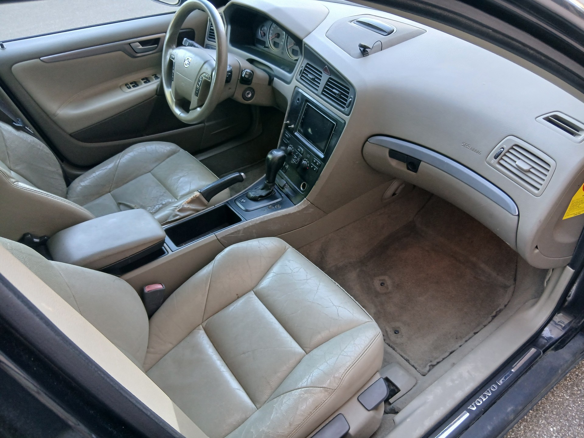VOLVO V70 2.5T-image-8