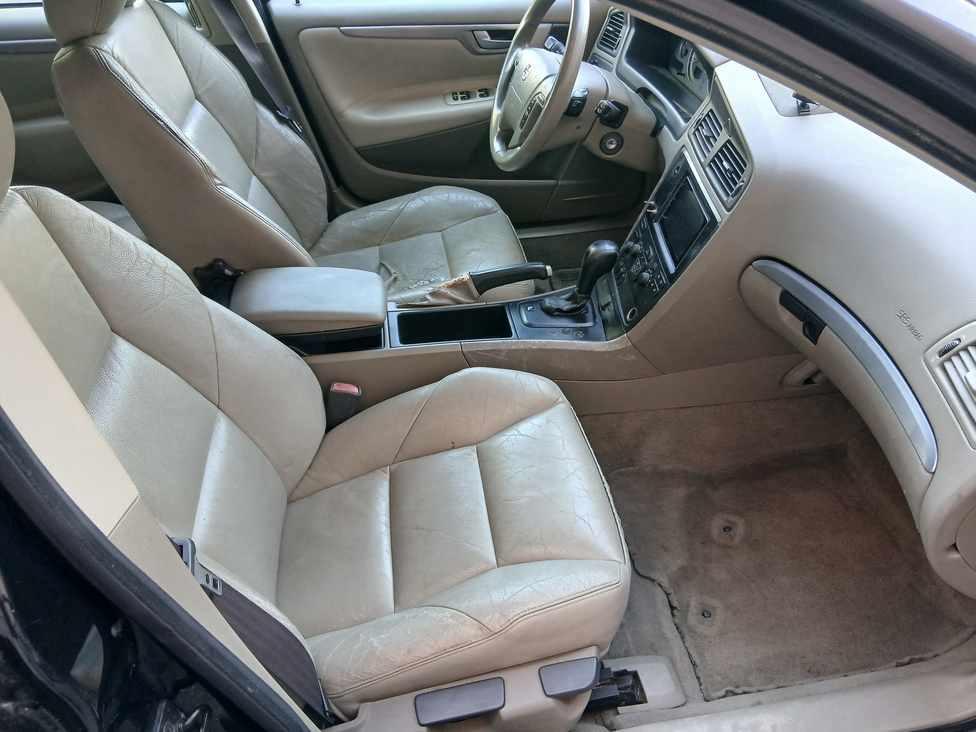 VOLVO V70 2.5T-image-9
