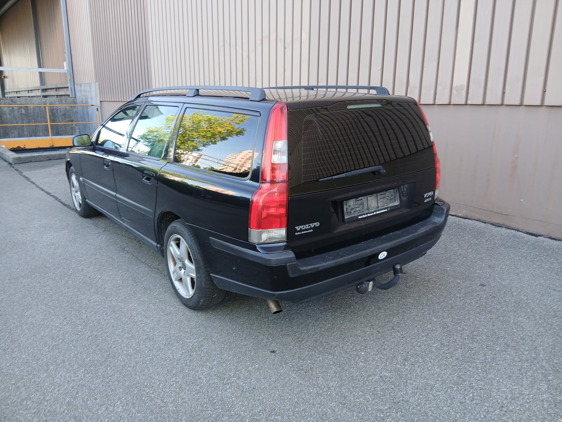 VOLVO V70 2.5T-image-3