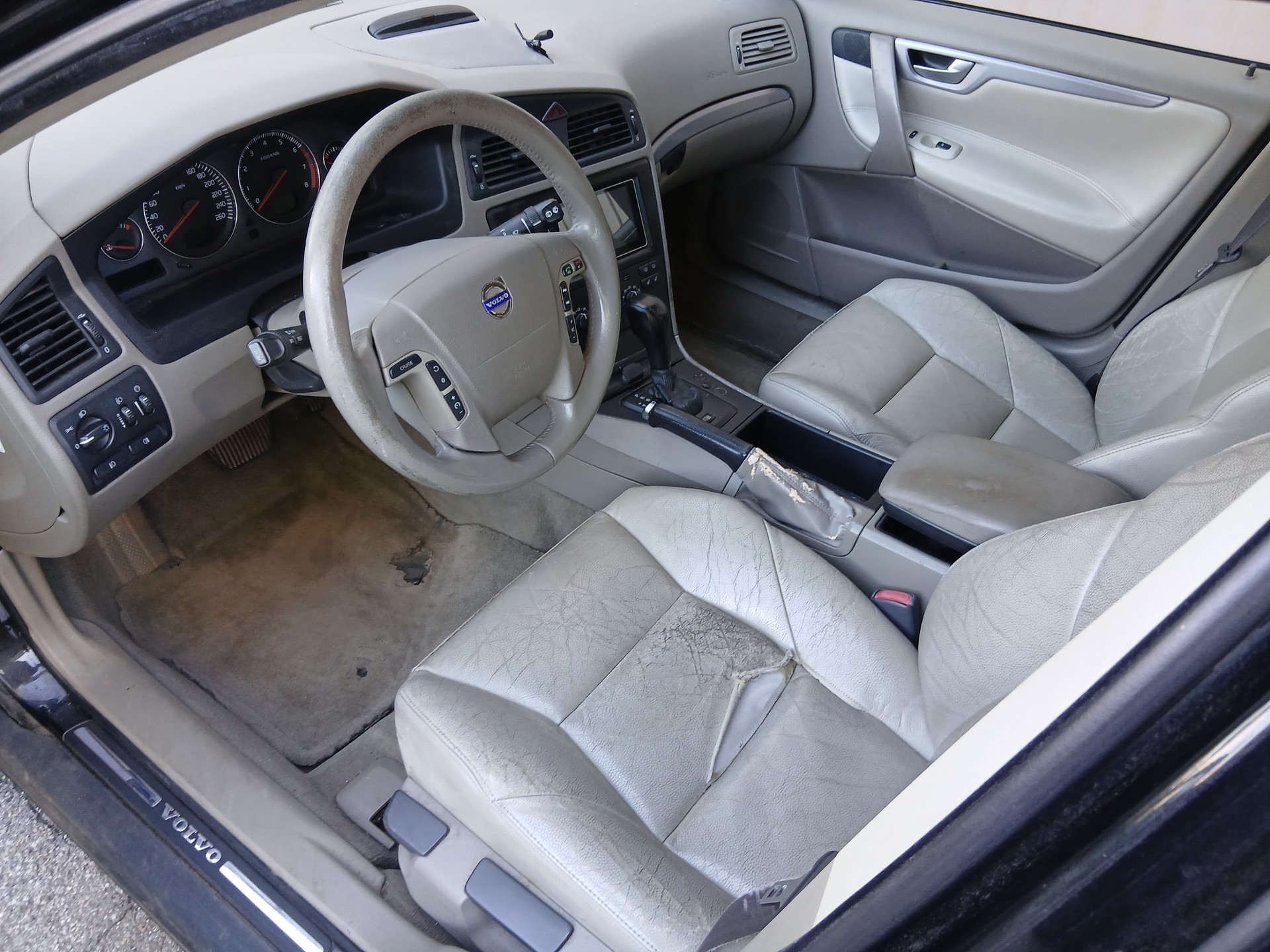 VOLVO V70 2.5T-image-6