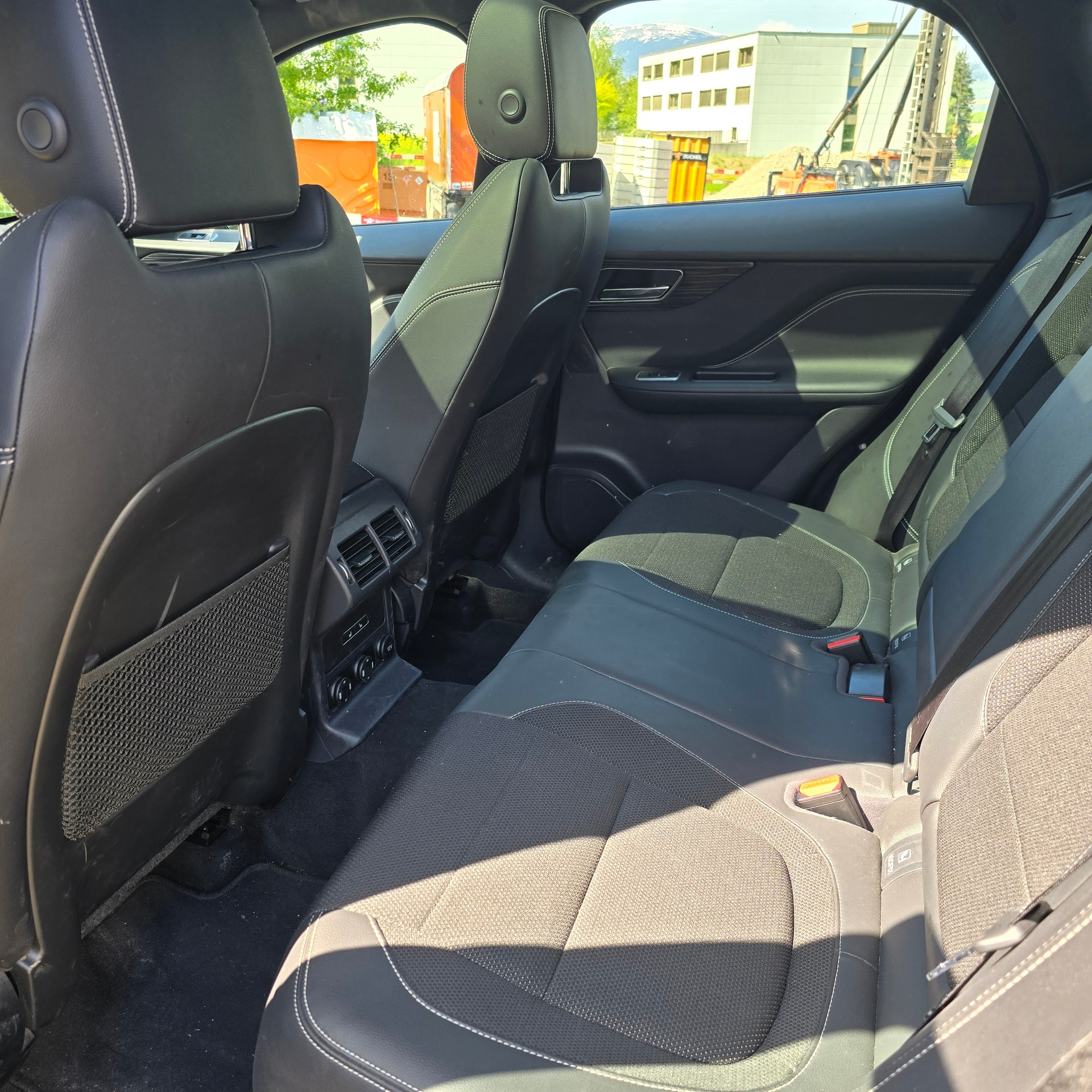 JAGUAR F-Pace 3.0 V6 S/C R-Sport AWD-image-12