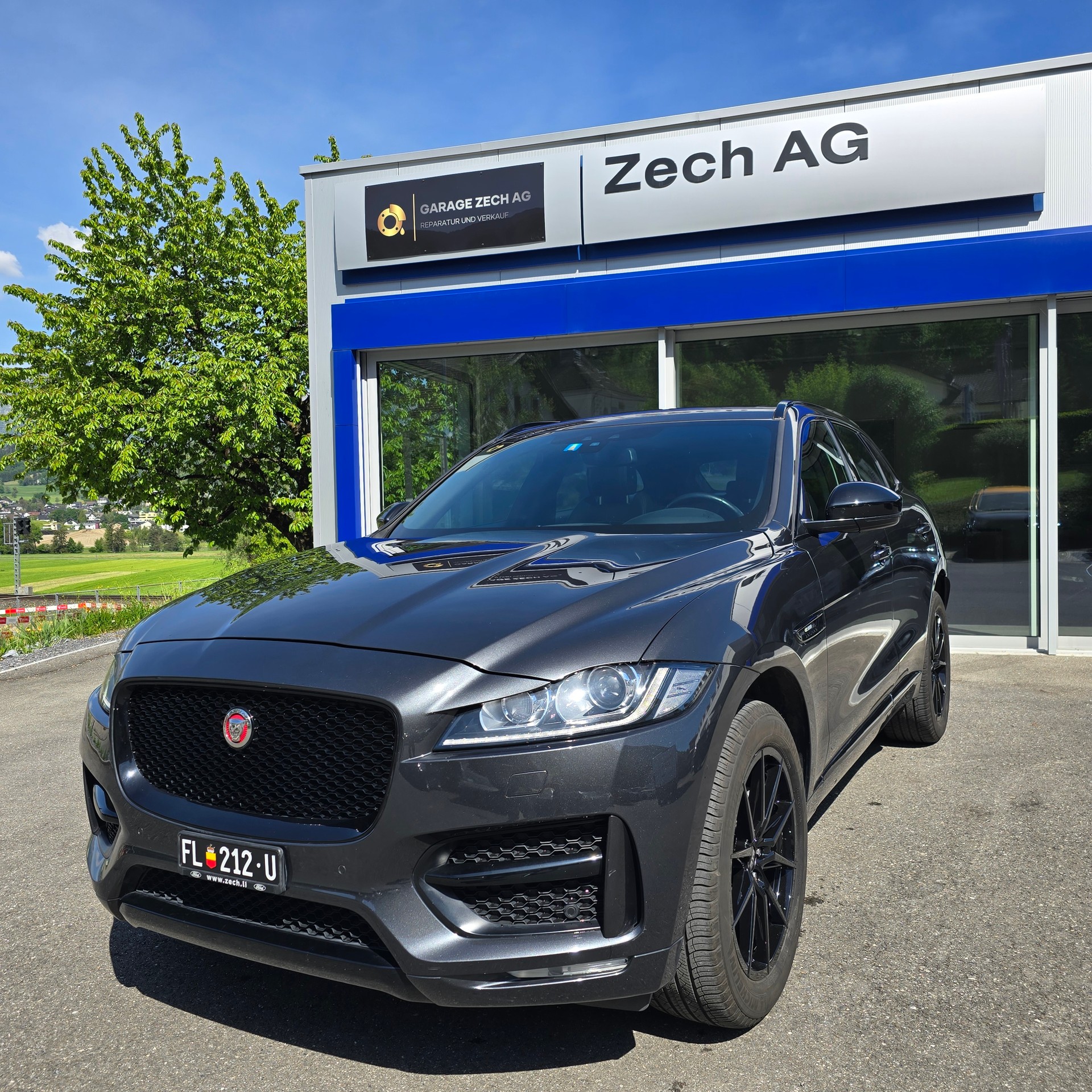 JAGUAR F-Pace 3.0 V6 S/C R-Sport AWD-image-9