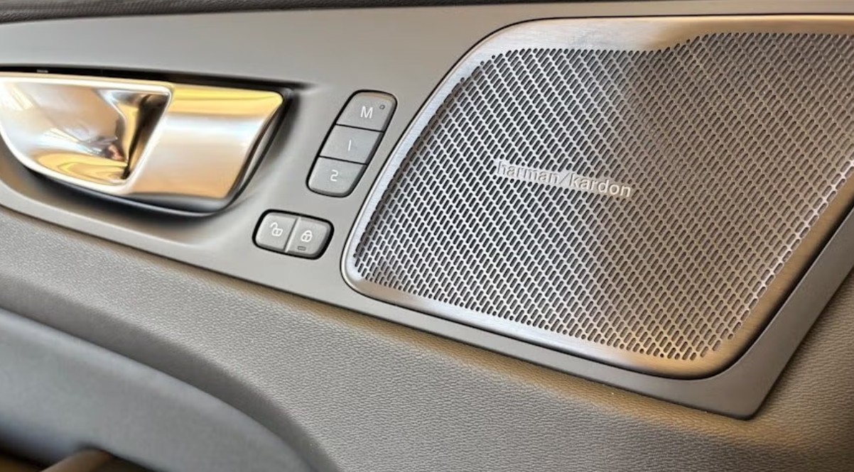 VOLVO XC60 T6 eAWD PluginHybrid Plus Dark Geartronic-image-15