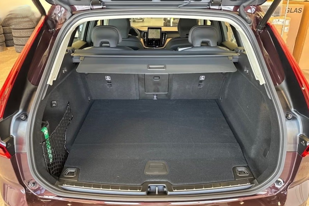 VOLVO XC60 T6 eAWD PluginHybrid Plus Dark Geartronic-image-17