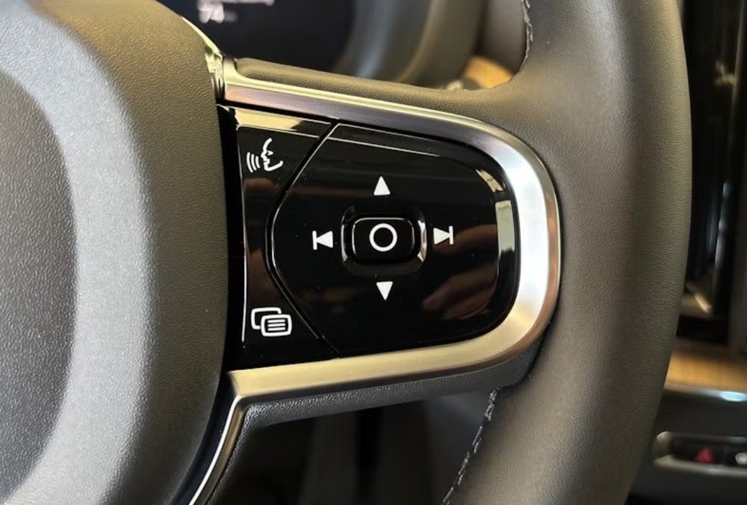 VOLVO XC60 T6 eAWD PluginHybrid Plus Dark Geartronic-image-10